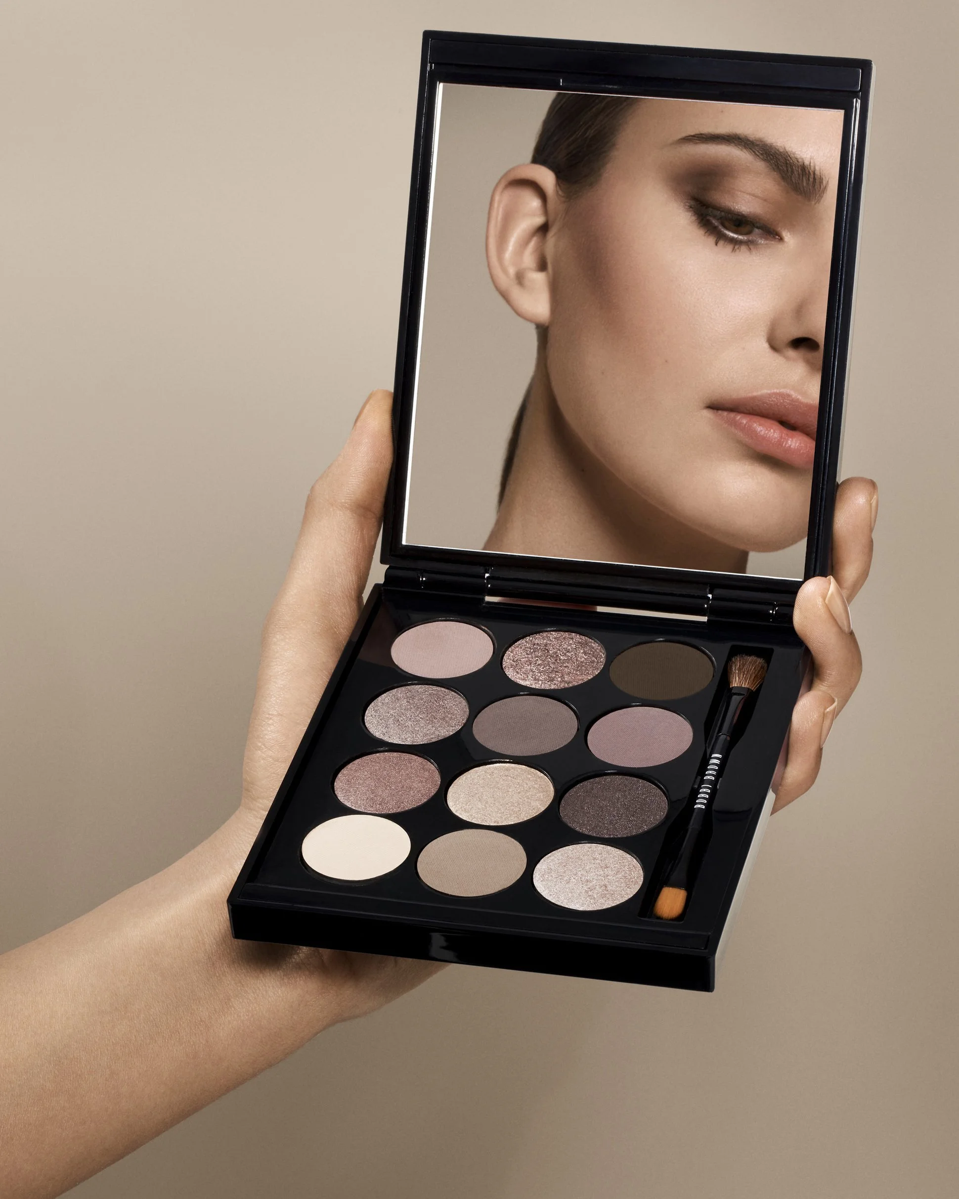 180319_Bobbi-Brown_04Shot_DeluxeEyeAndCheek_Solo_091_sRGB300.jpg