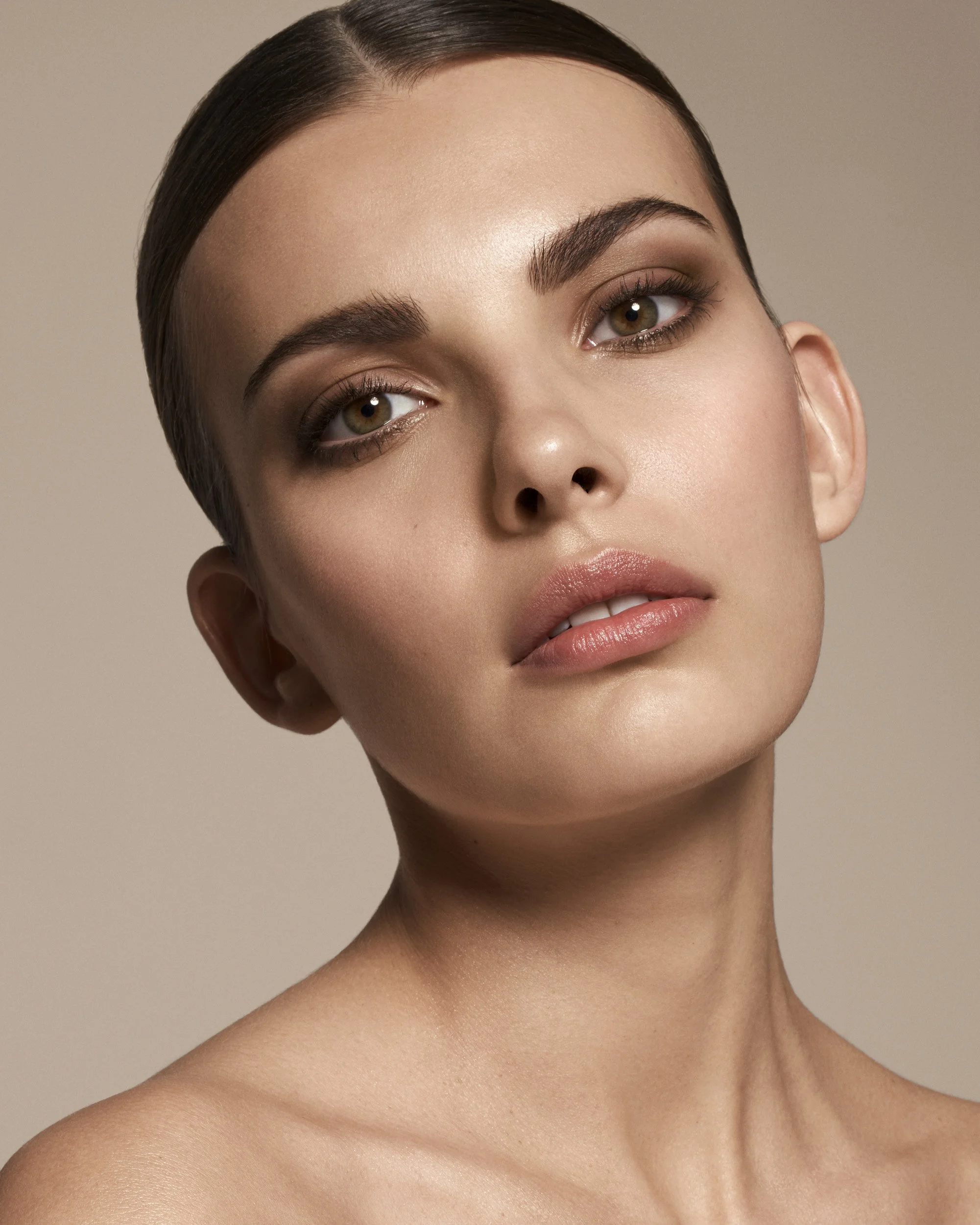 180319_Bobbi-Brown_04Shot_DeluxeEyeAndCheek_Solo_156_sRGB300.jpg
