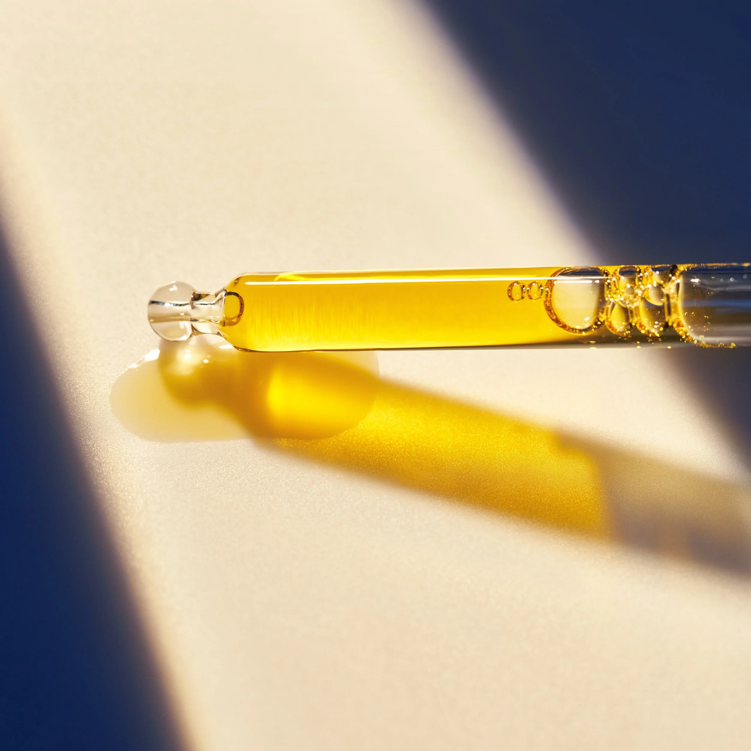_VITNERS_CONT_SERUM_SE_01069 1_sesselind.jpg