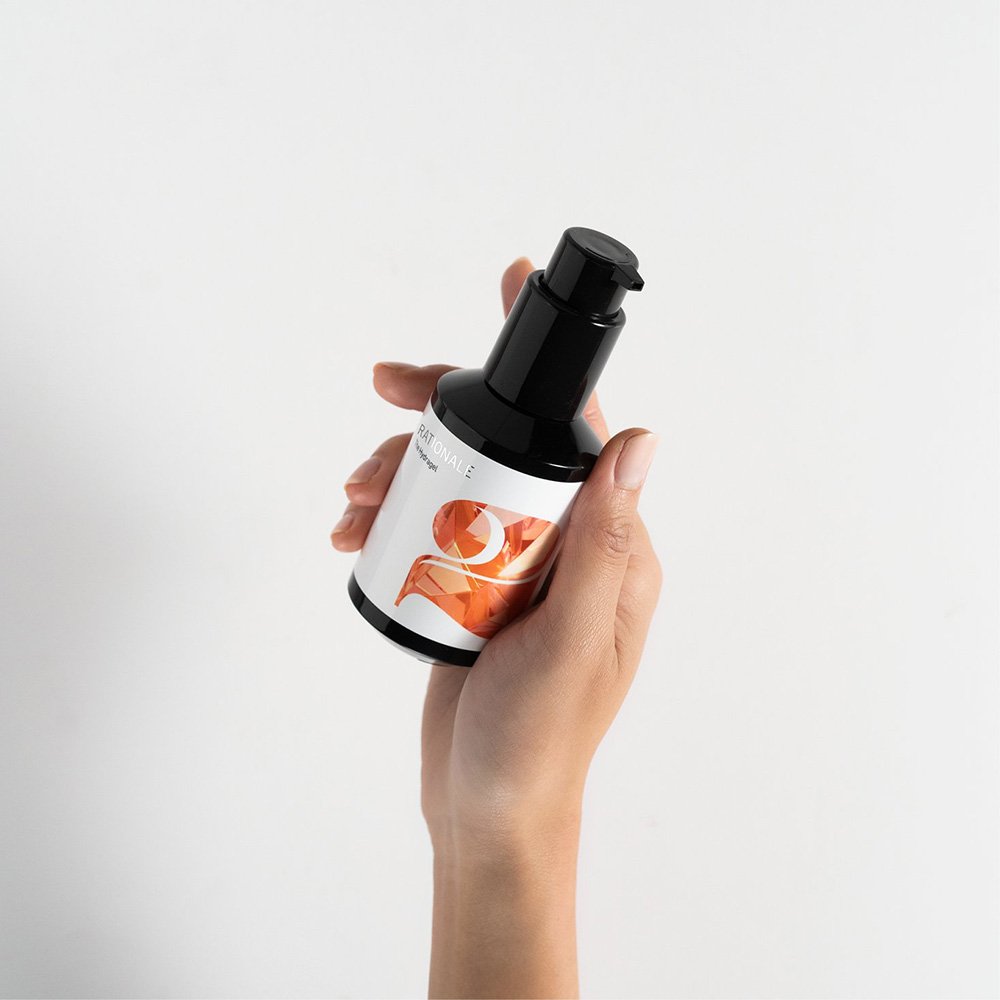 2-HYDRAGEL-InHand.jpg