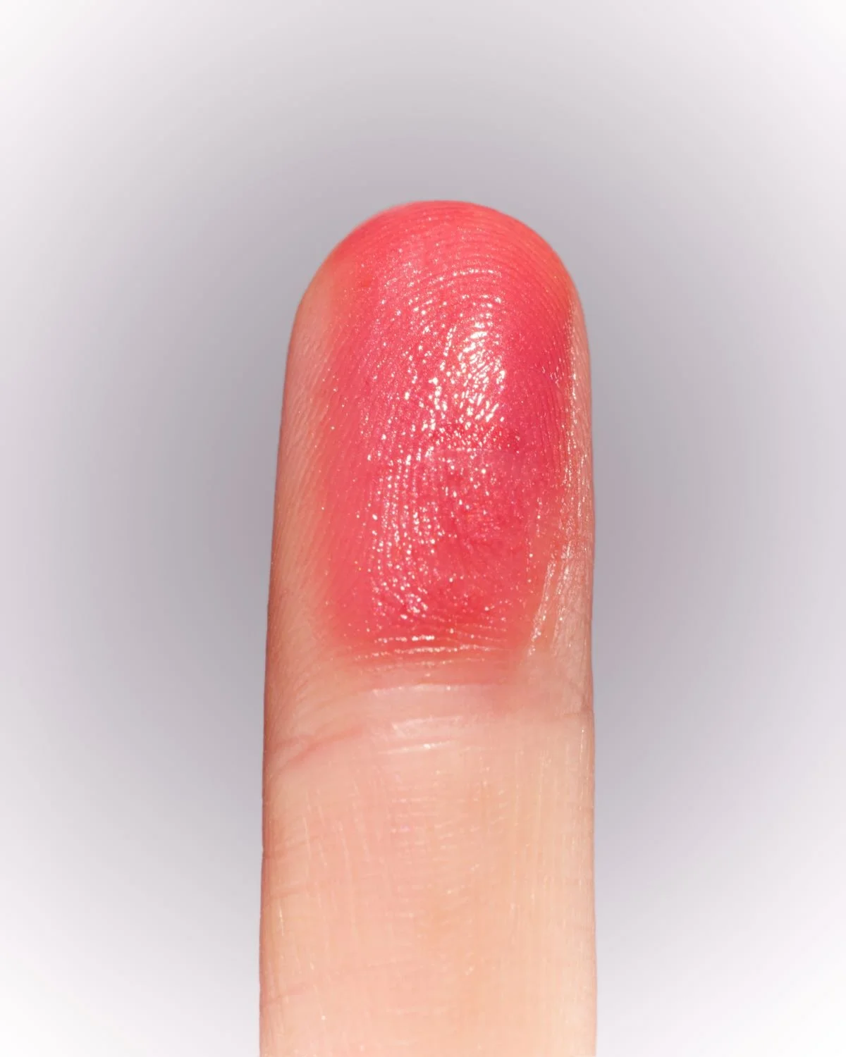 2_RATIONALE-BEAUTIFUL-BALMS-LIPS_Finger.jpg
