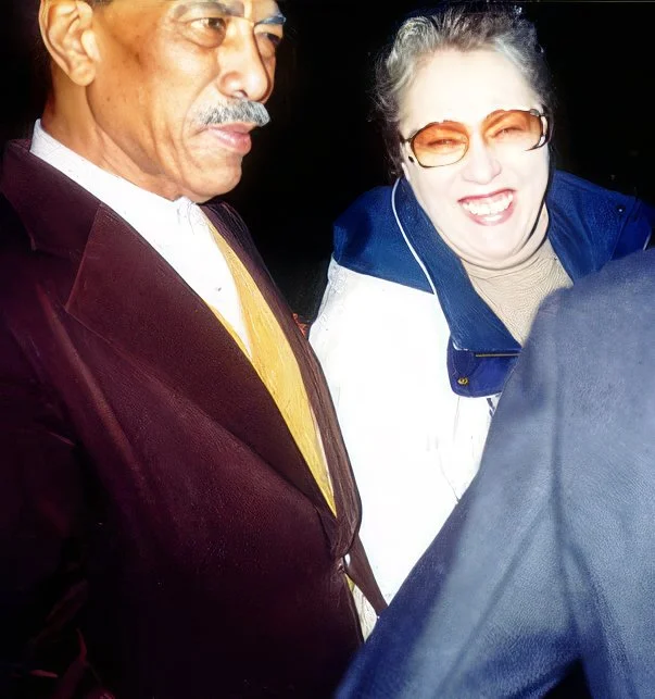 Earl Palmer & Carol enjoying a quip
Photo by Don Lawrence, 1999.