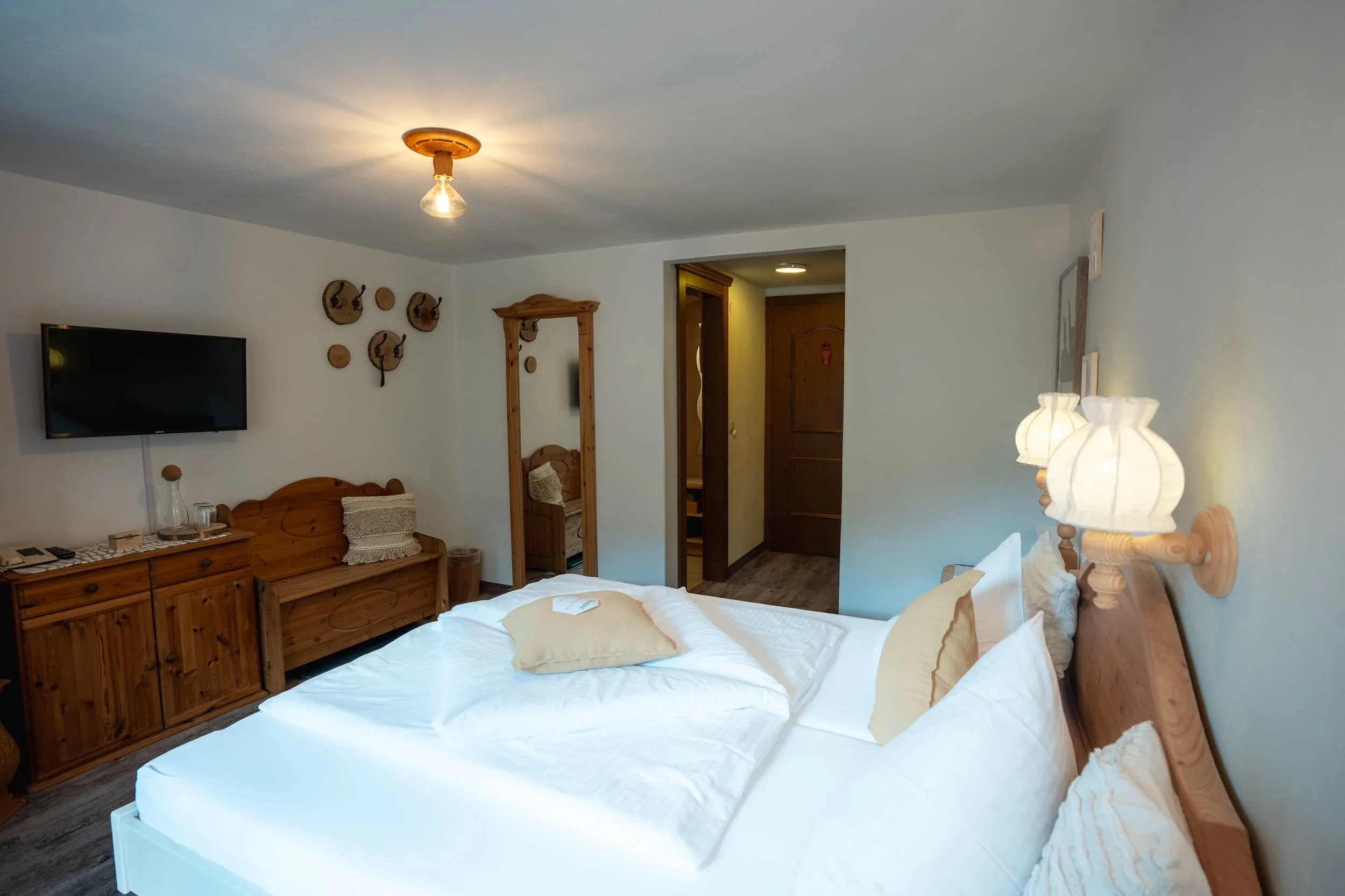 tenne_zimmer_20260810_02_tischler.jpg