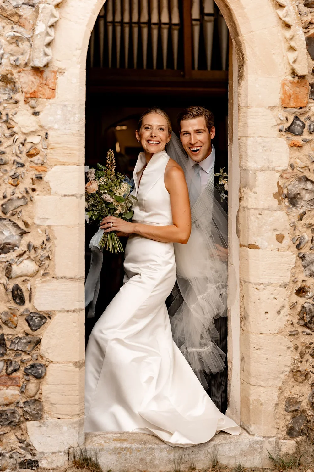 sophie-todd-voewood-wedding-emily-andrew-3.webp