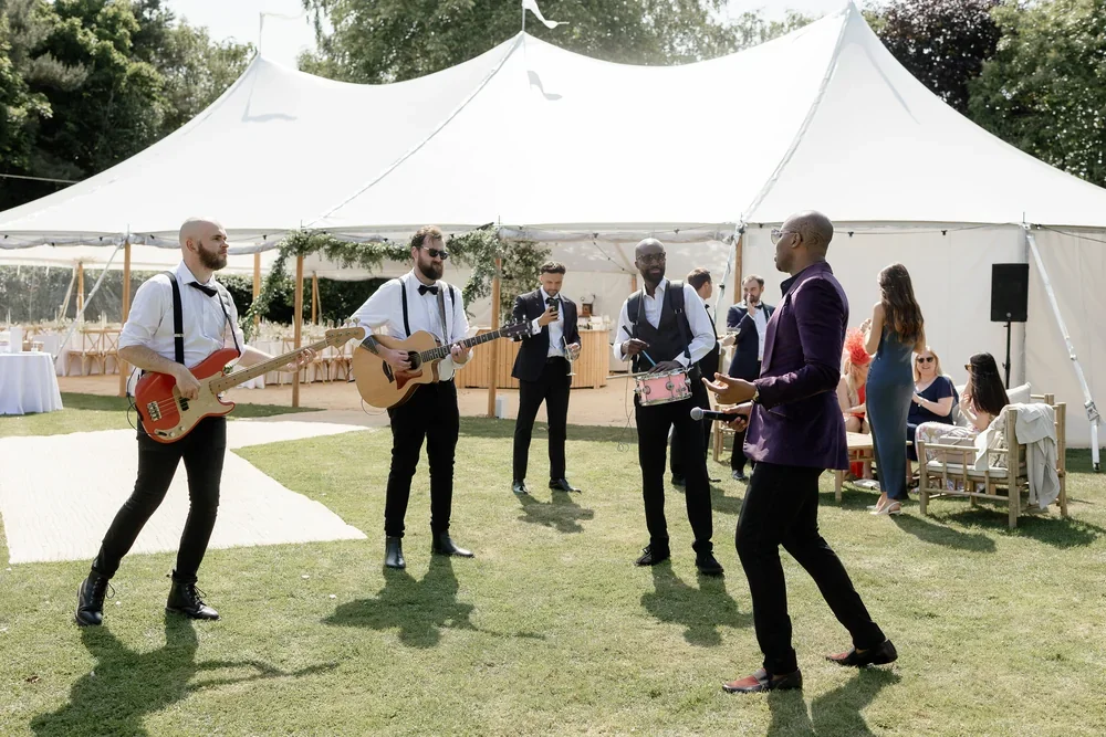 garden-wedding-emily-andrew-10.webp