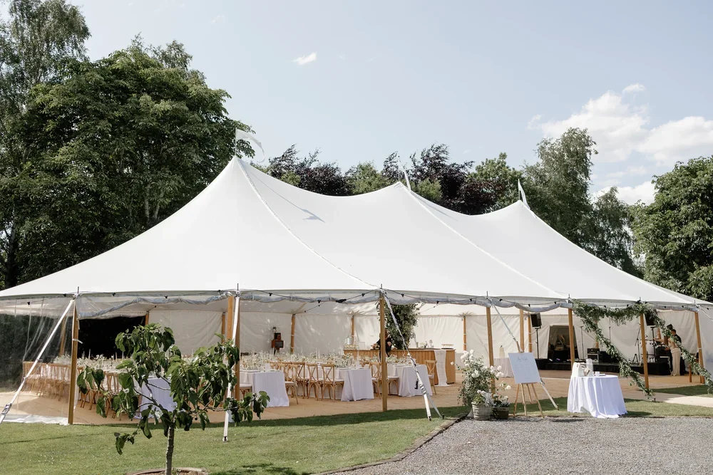 garden-wedding-emily-andrew-11.webp