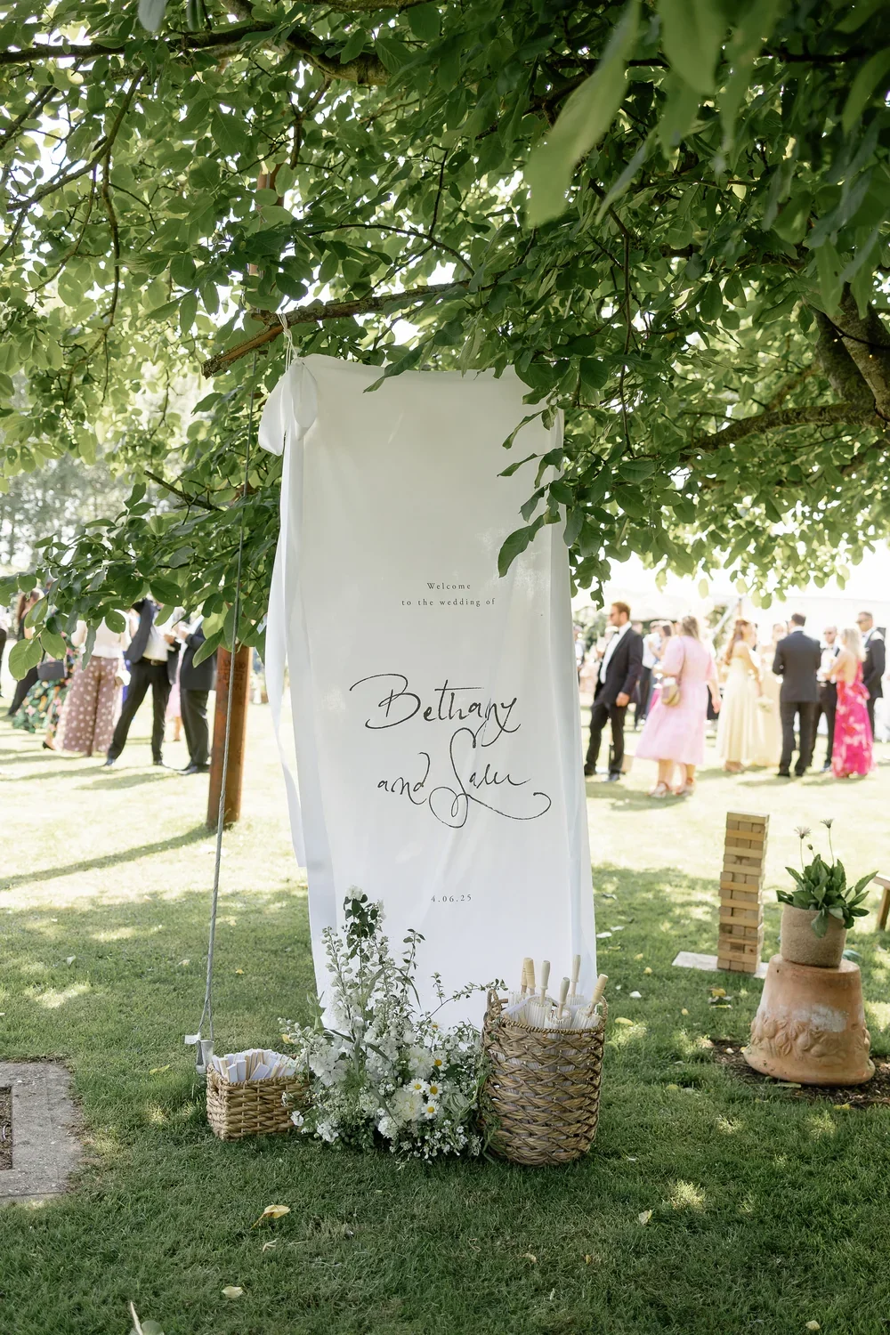 garden-wedding-emily-andrew-12.webp