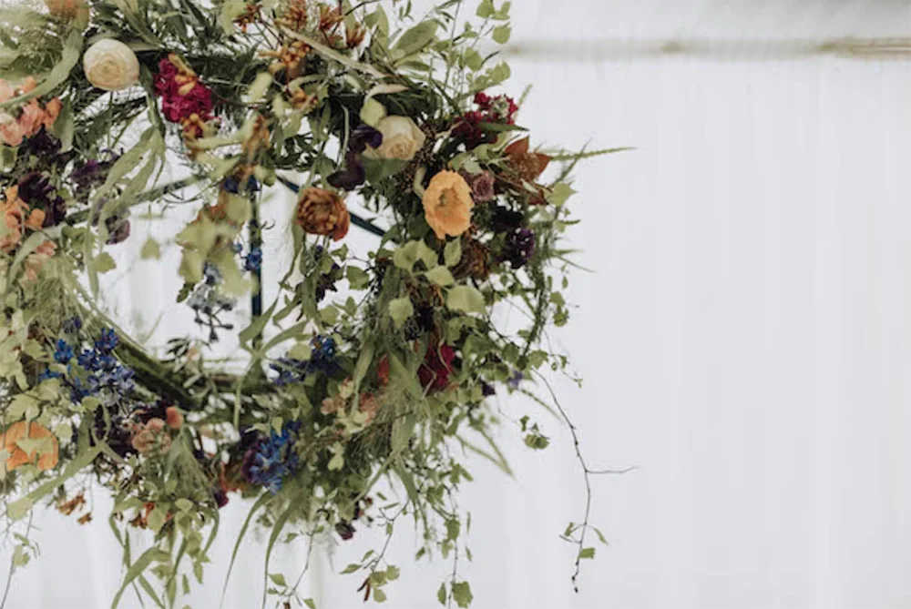 floral-chandelier-decoration-2.webp