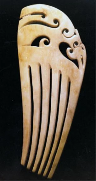 A heru featuring a tū ī