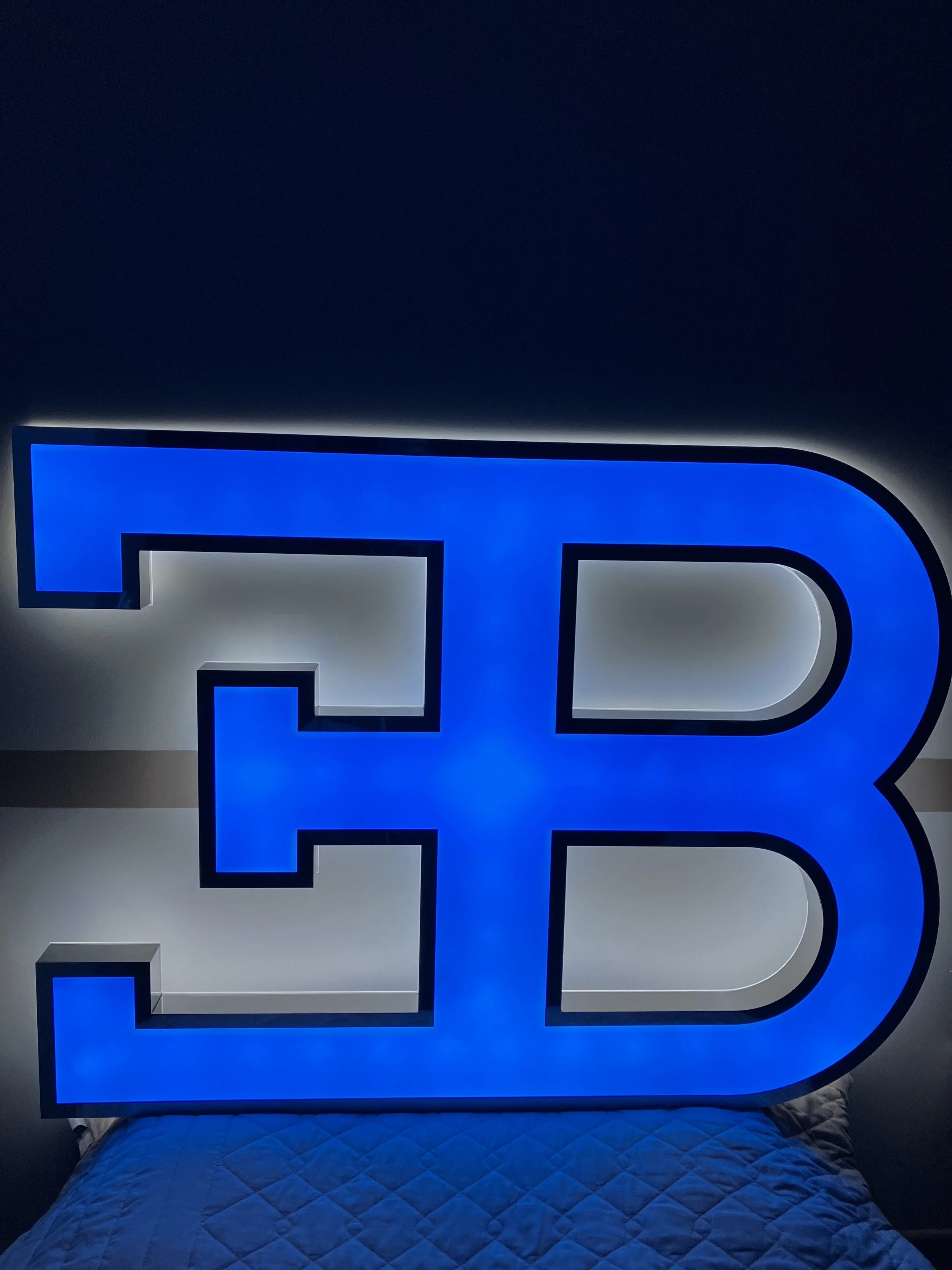 BUGATTI FACTORY DEALERSHIP ORIGINAL ILLUMINATED ADVERTISING SIGN VINTAGE VERY RARE