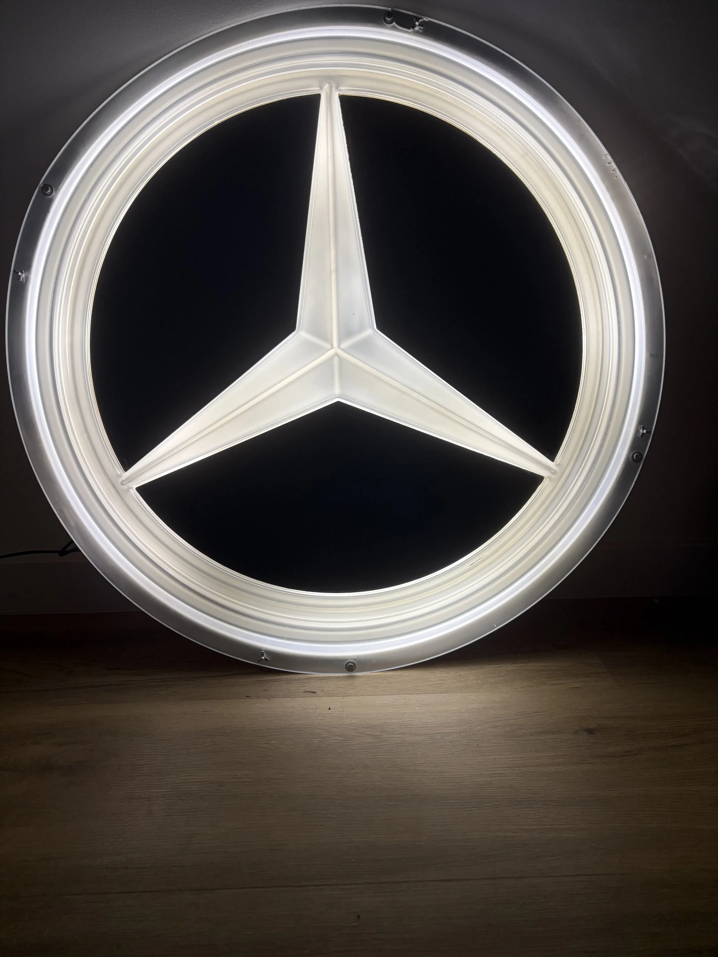 MERCEDES BENZ DEALERSHIP ORIGINAL ILLUMINATED SIGN