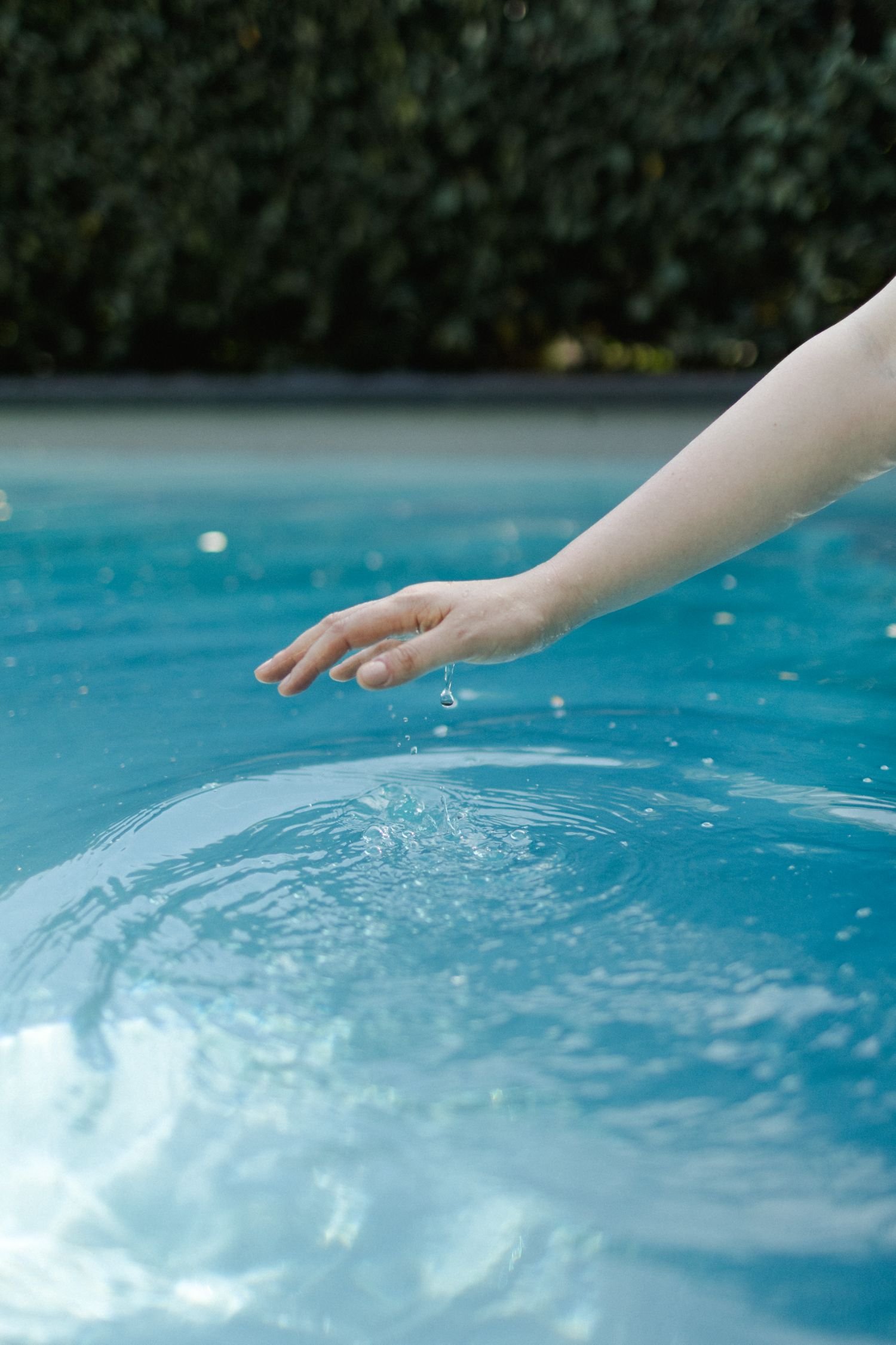 How to plan and integrate your dream pool in your Dubai garden