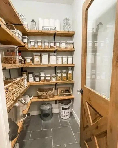 Pantry 4 .jpg
