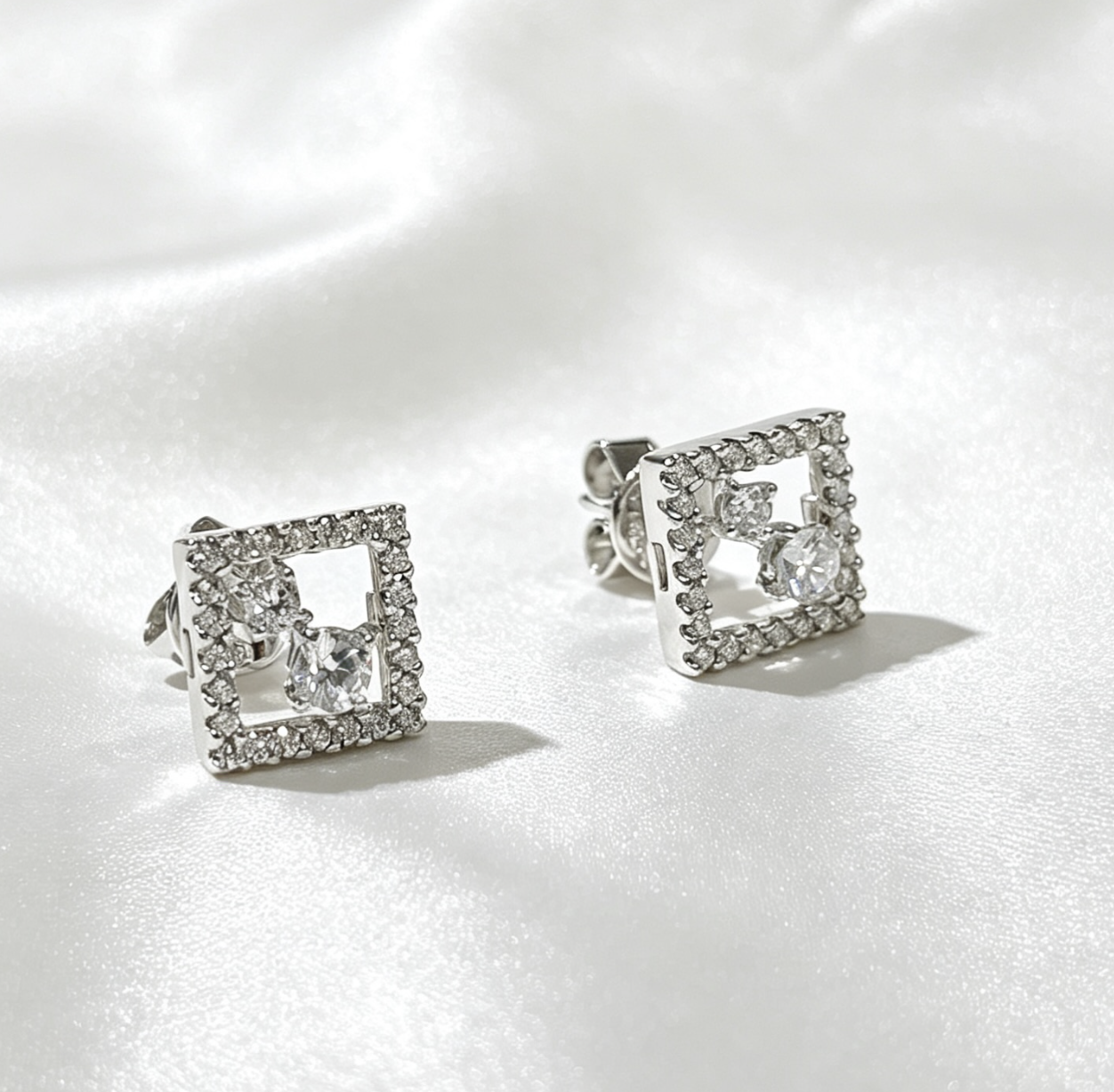 18K white gold diamond earrings(Pair) 2D-0.30CT d-0.48CT
