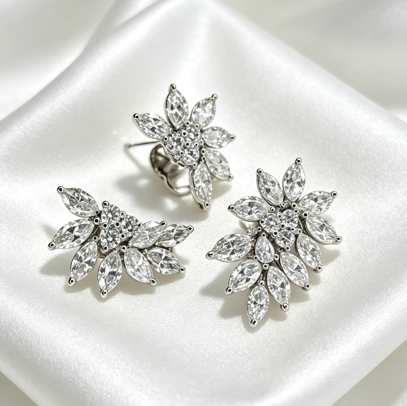 18K white gold diamond earrings and pendant set