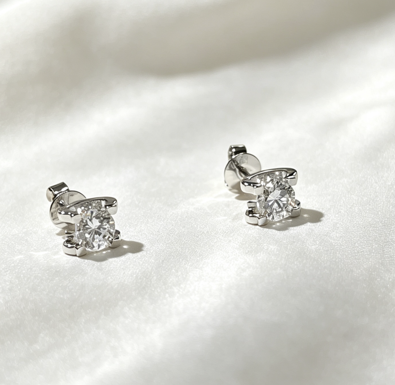 8K white gold diamond earrings(Pair) 2D-0.64CT