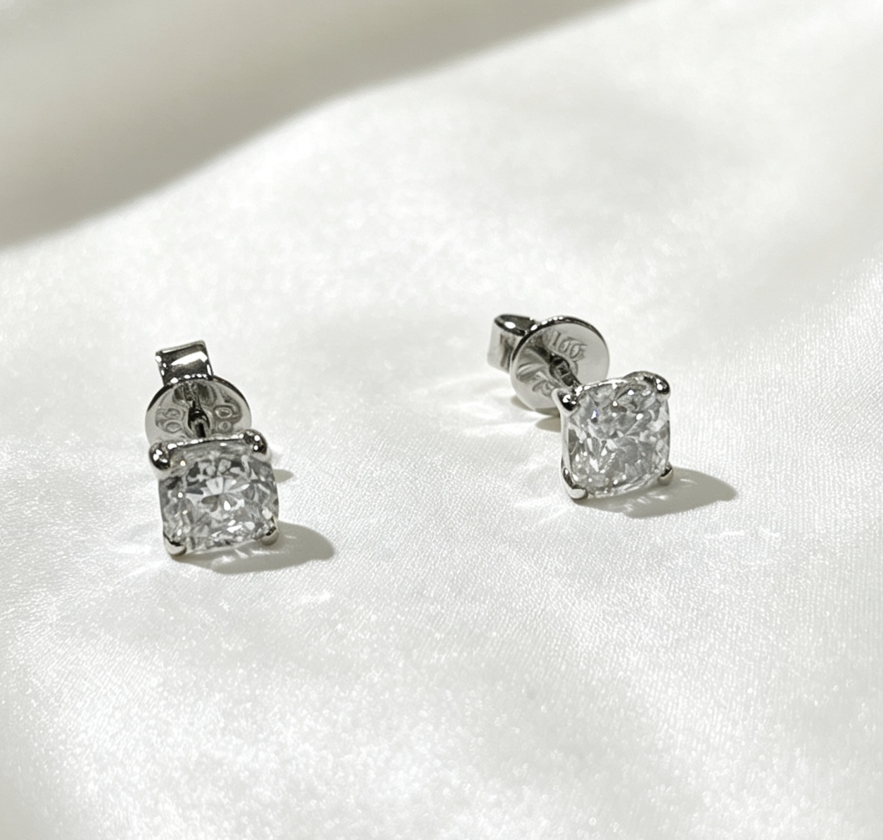 18K white gold diamond earrings(Pair) D-1.00CT D-1.00CT,(GIA,G,SI1)(GIA,G,VS2)