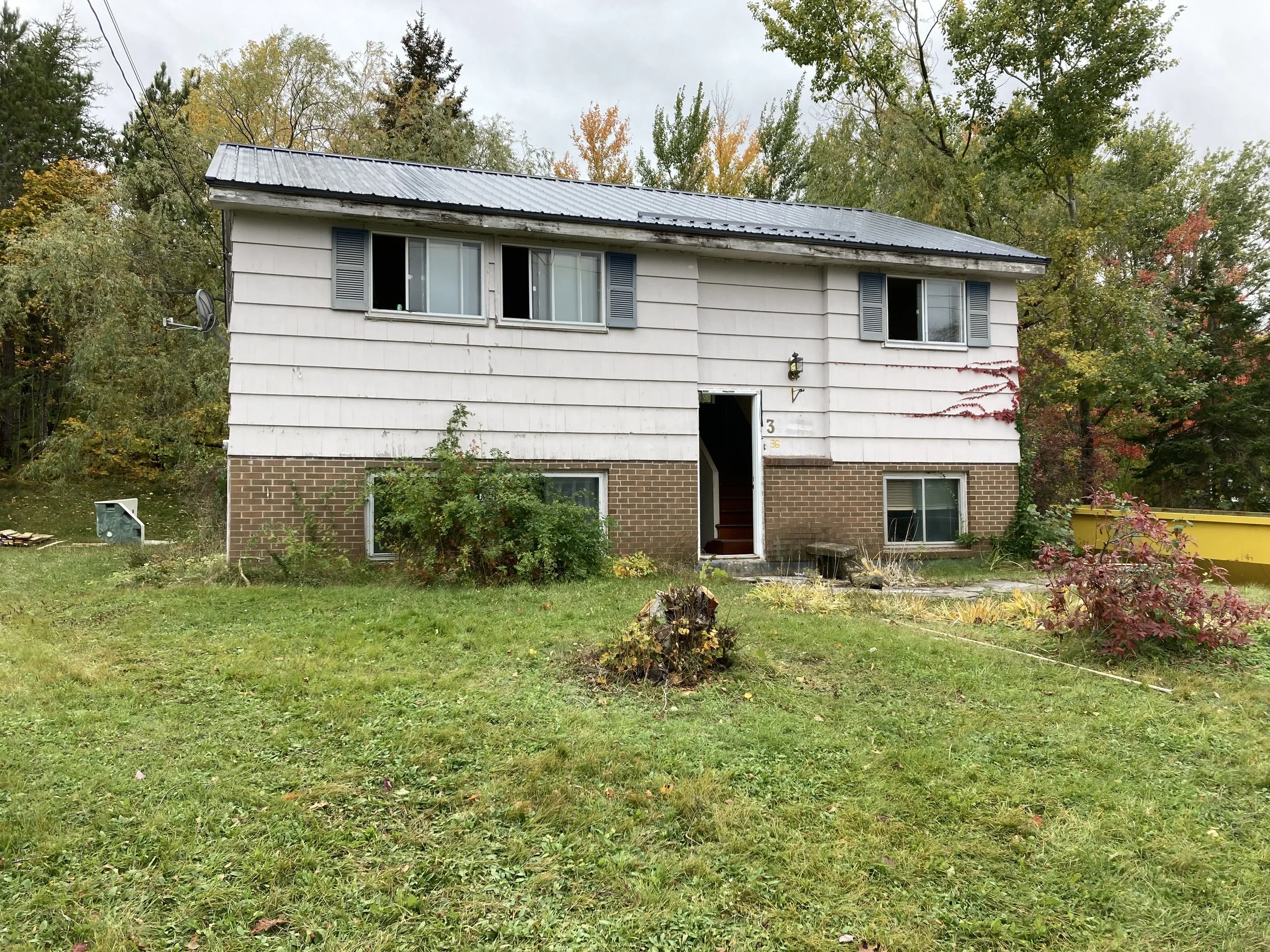 Older split-level house before renovation.