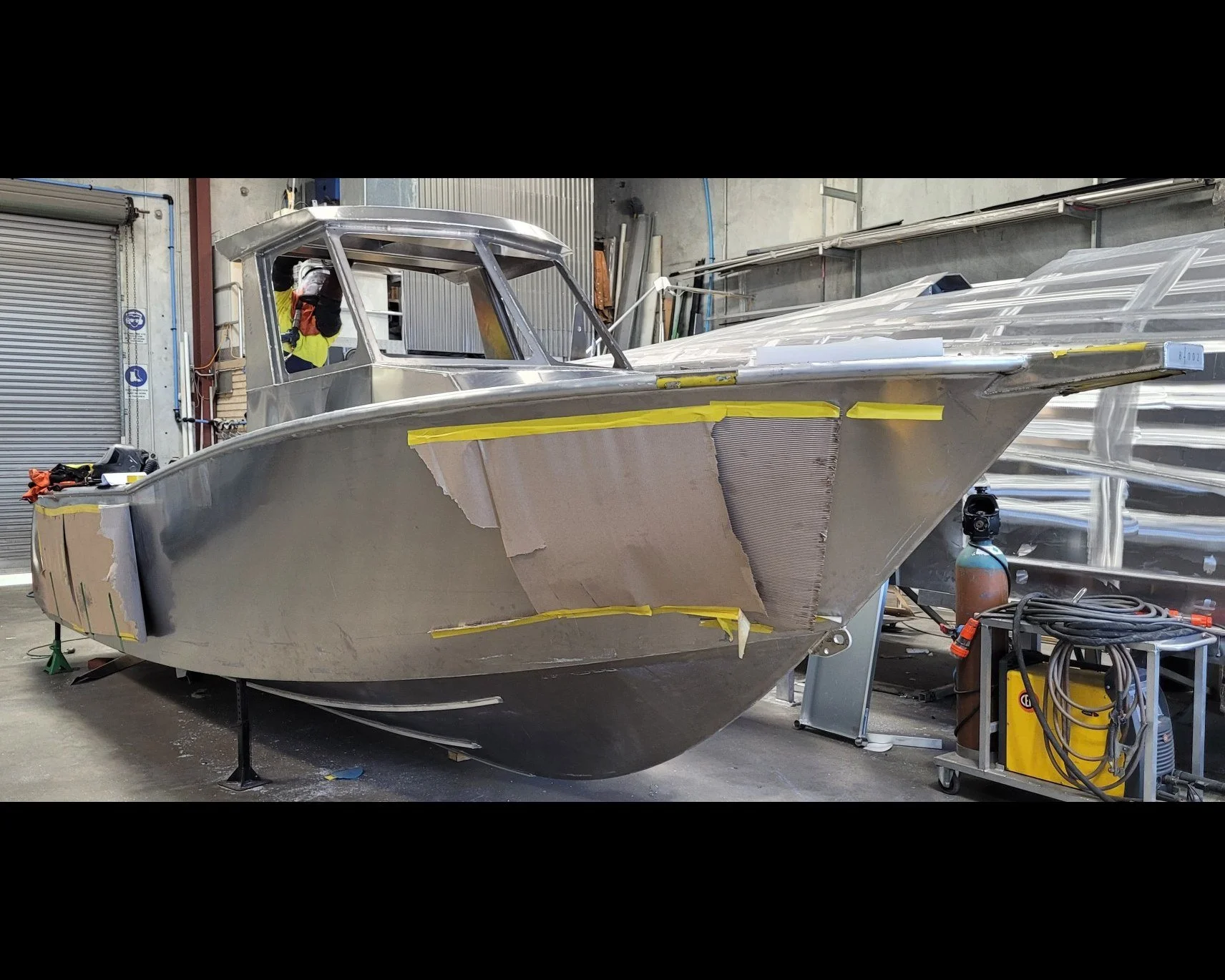 Sherwood Marine 750CCB - 7.5m Centre Cab aluminium boat kit - bare hull, stbd bow quarter