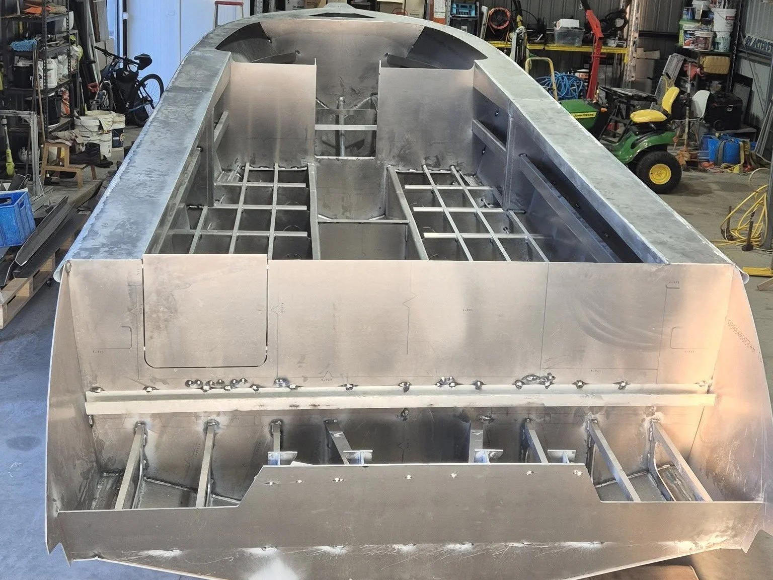 Sherwood Marine 780HT hardtop 7.85 m aluminium monohull boat kit — workshop, stern view