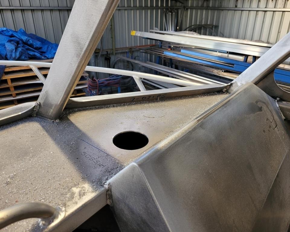 Sherwood Marine 600HT hardtop aluminium monohull boat kit - bare hull dash and window detail
