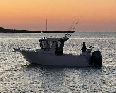 Sherwood Marine 750CCB - 7.5m Centre Cab aluminium boat kit - sunset Montebellos, starboard profile (fr windows)

