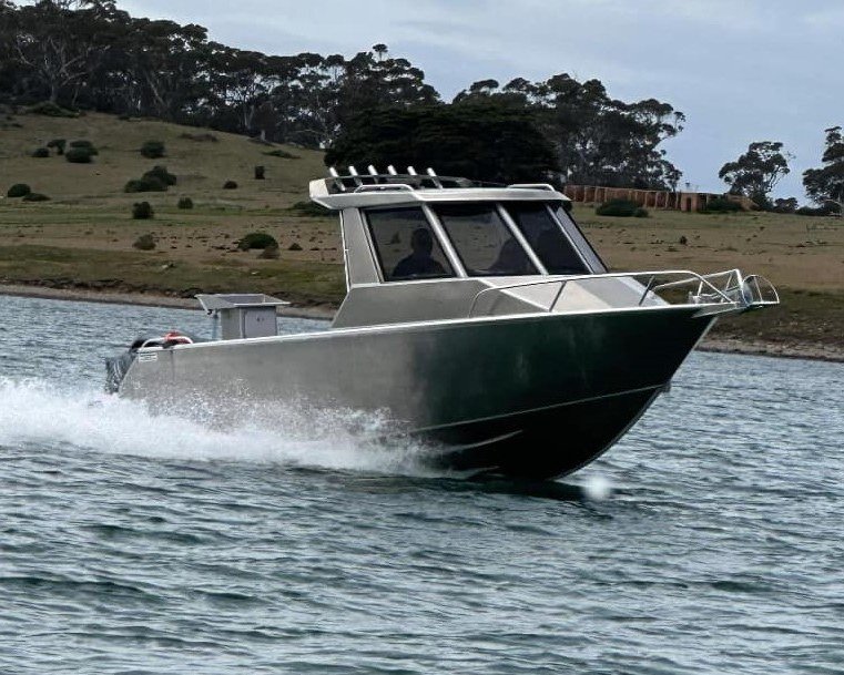 Sherwood Marine 680HT - 6.8m Hardtop aluminium boat kit - underway, starboard bow quarter
