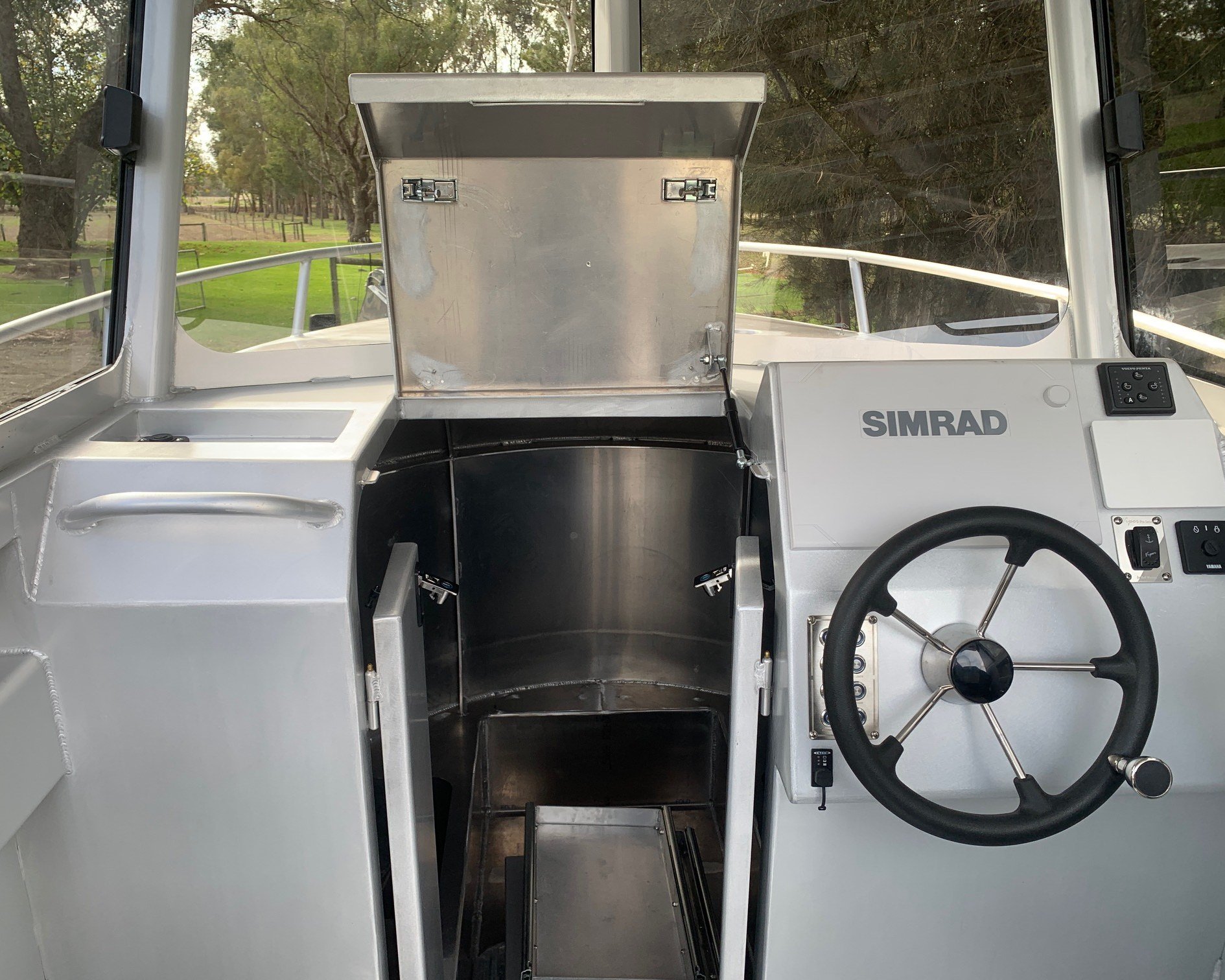 Sherwood Marine 750CCB - 7.5m Centre Cab aluminium boat kit - helm station and cabin bulkhead (fr windows)
