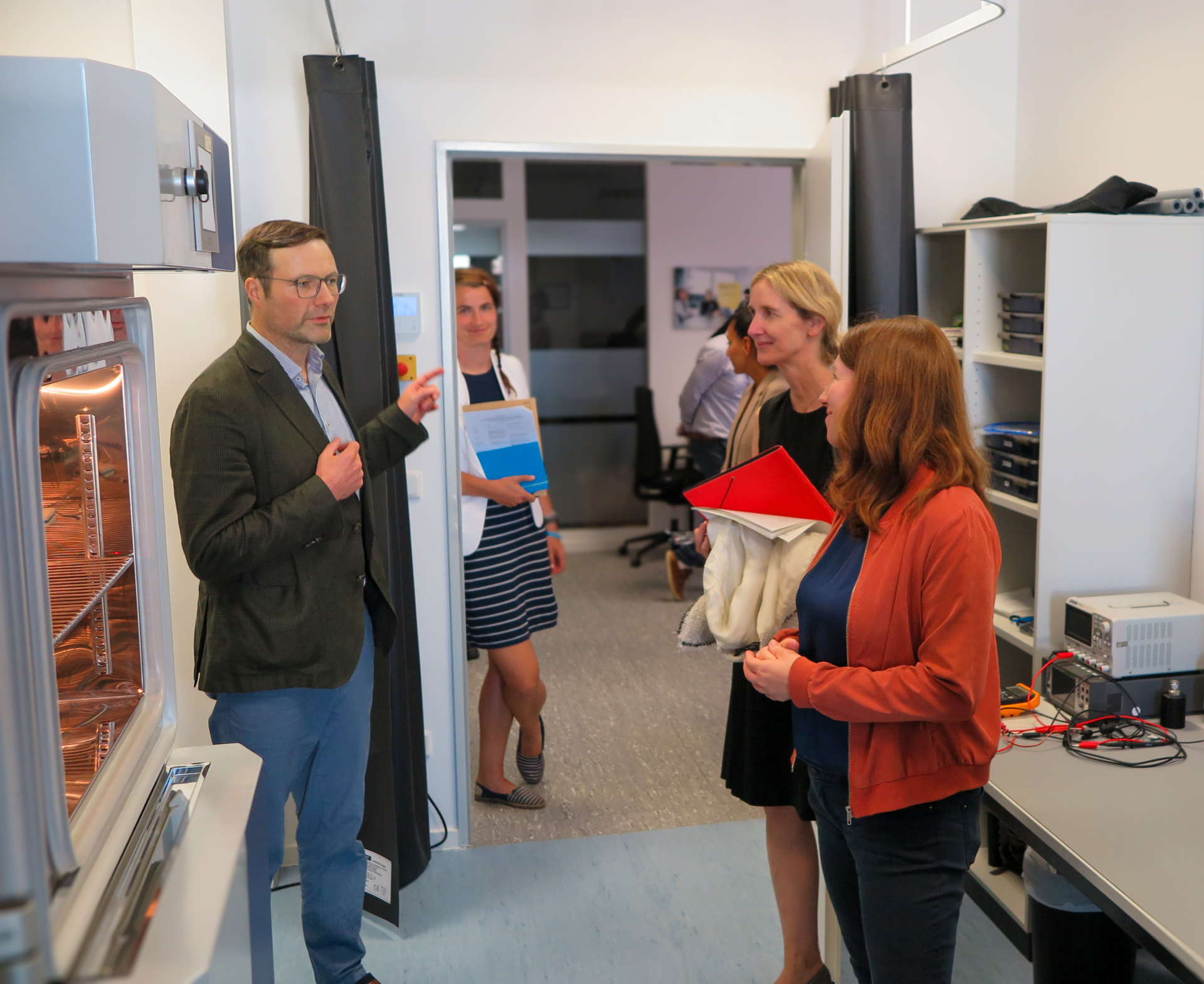 Start-up Commissioner Dr. Christmann visits our high-tech incubator QVLS-HTI