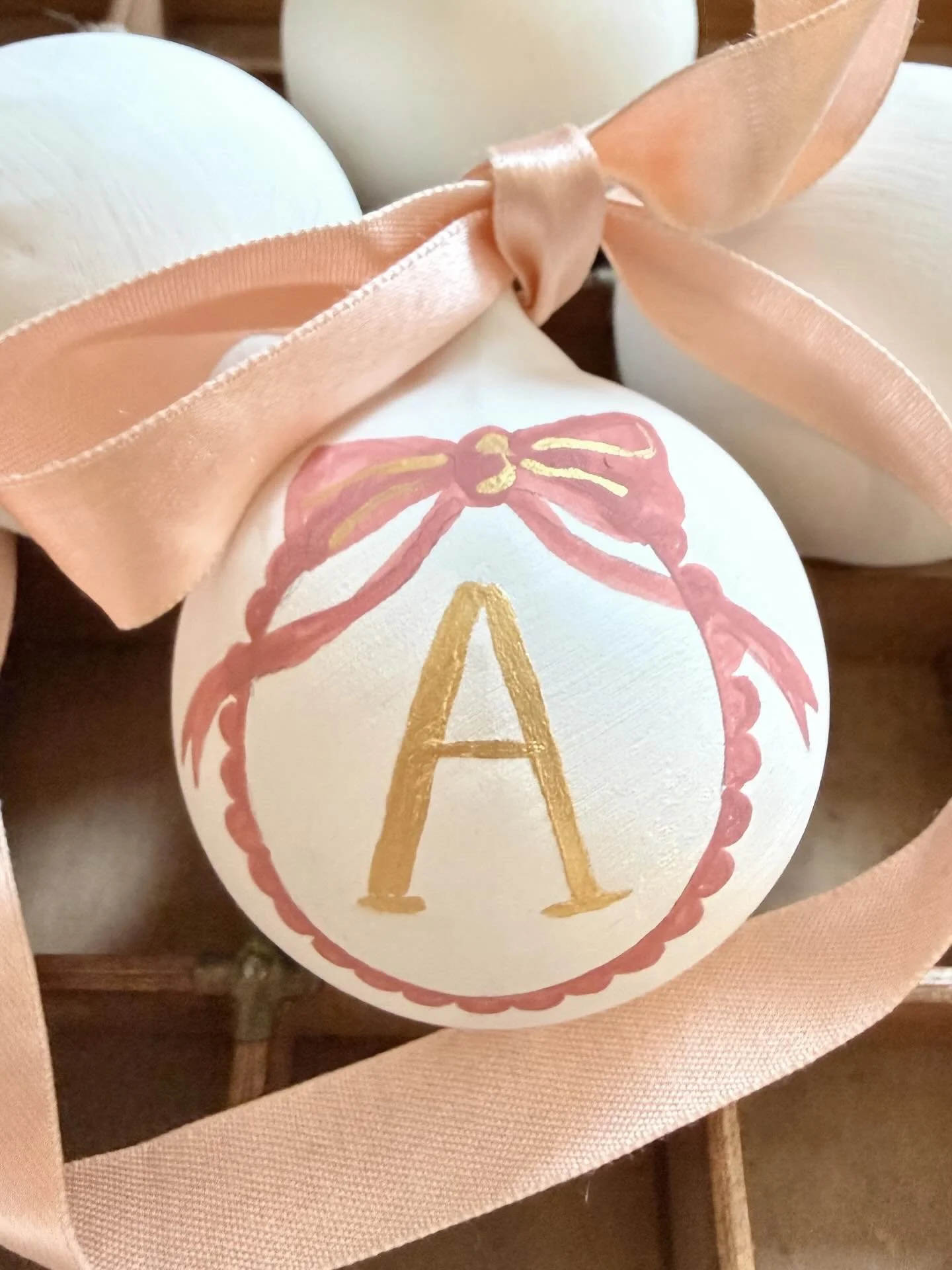 Baubles are live on my website ✨

I am excited to make some Christmas magic for you!

Large orders and custom requests please drop me a message tree🎄

Link in bio to shop ❤️

#personalisedbaublesuk #handletteredbaubles #calligraphybaubles