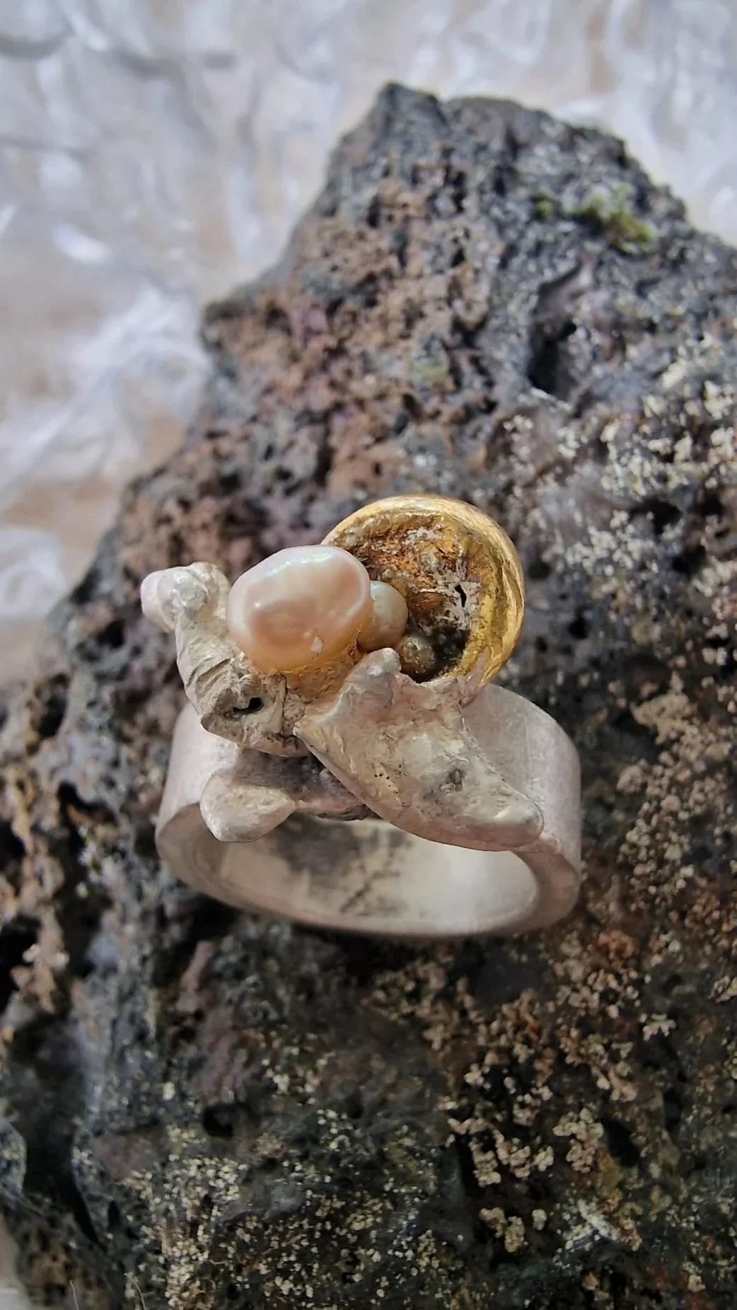 Tracey+O+Revuelta+Baroque+Pearl+Fine+Silver+%26+24ct+Gold+Vermeil+Brutalist+Abyssal+Orchid+Luxury+Aurelia+Ring+%2819%29.jpg