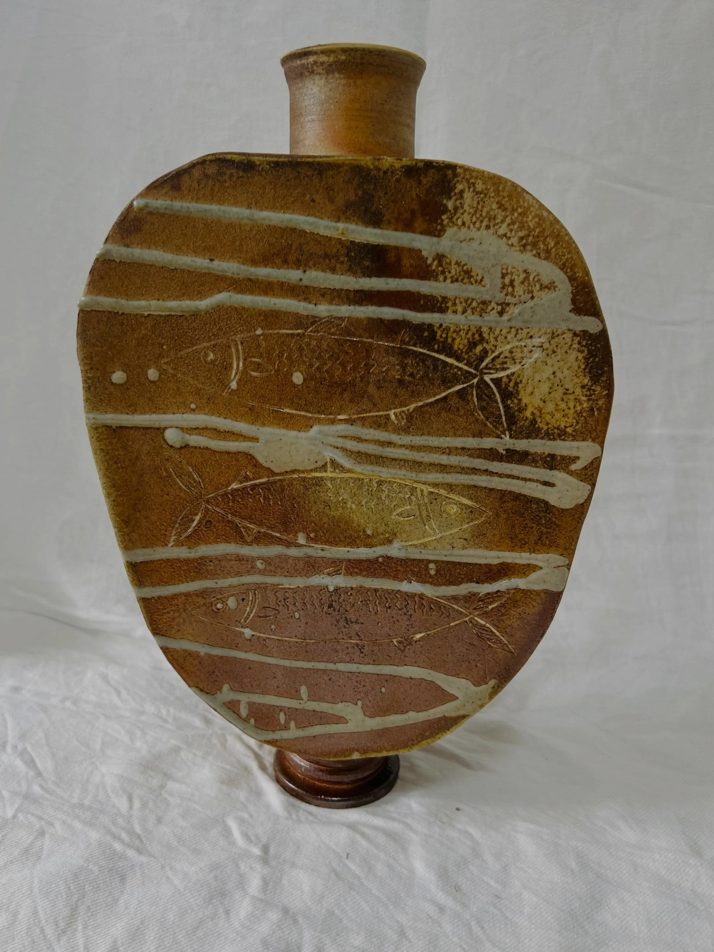 Fish vase fired at @oxfordkilns Anagama over 49 hours. Porcelain inlay, ash glaze dribbles.