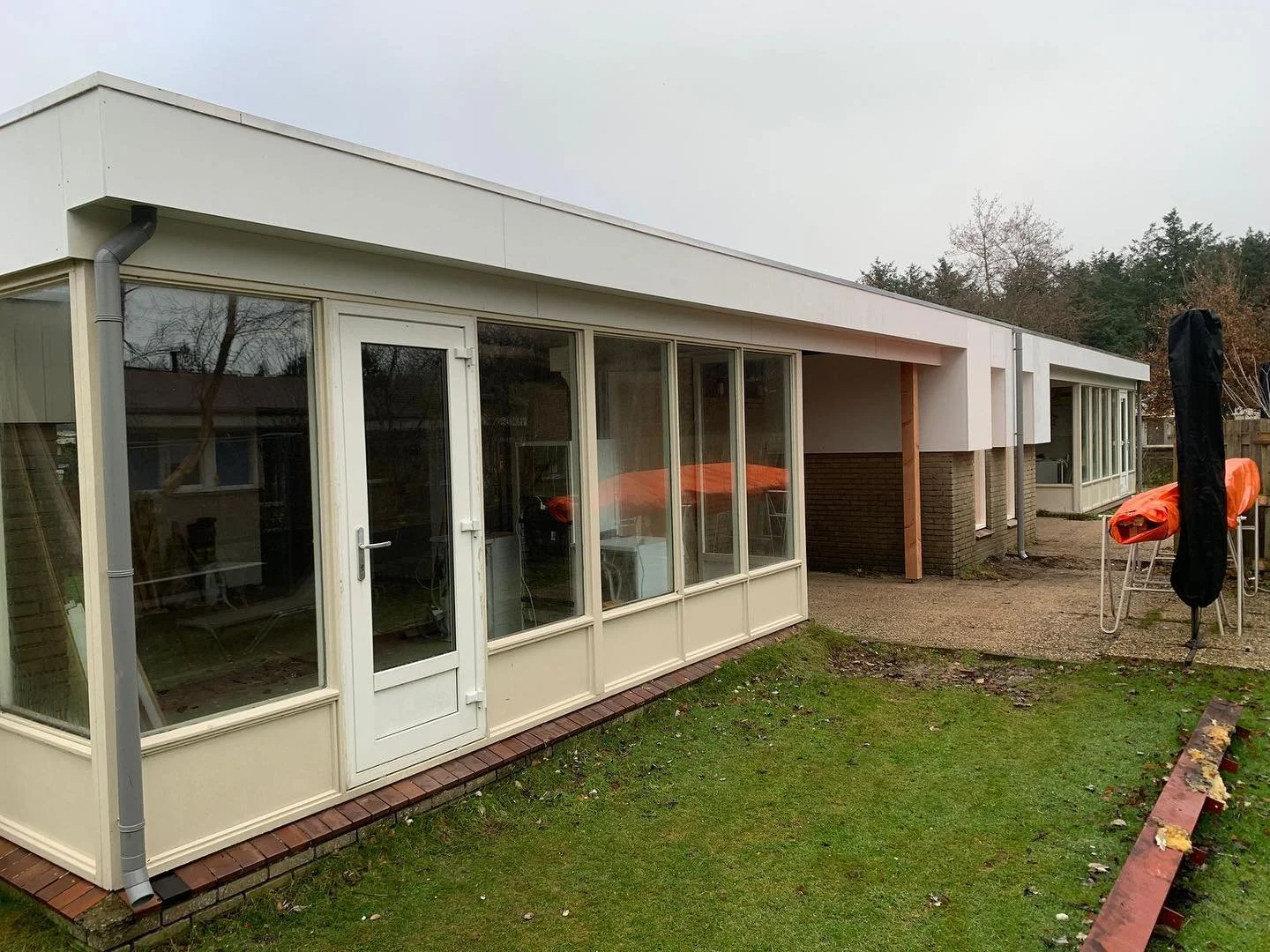 Onze 2 #vakantiehuisjes #luitekamp #sonnenvanck aan de bosrand in #Ballum worden grondig gerenoveerd. Vaste klanten zullen de #bungalow nauwelijks meer herkennen. Nog wel dezelfde mooie plek. De kalender voor deze 2 huisjes staat dicht, #Oostermeer e