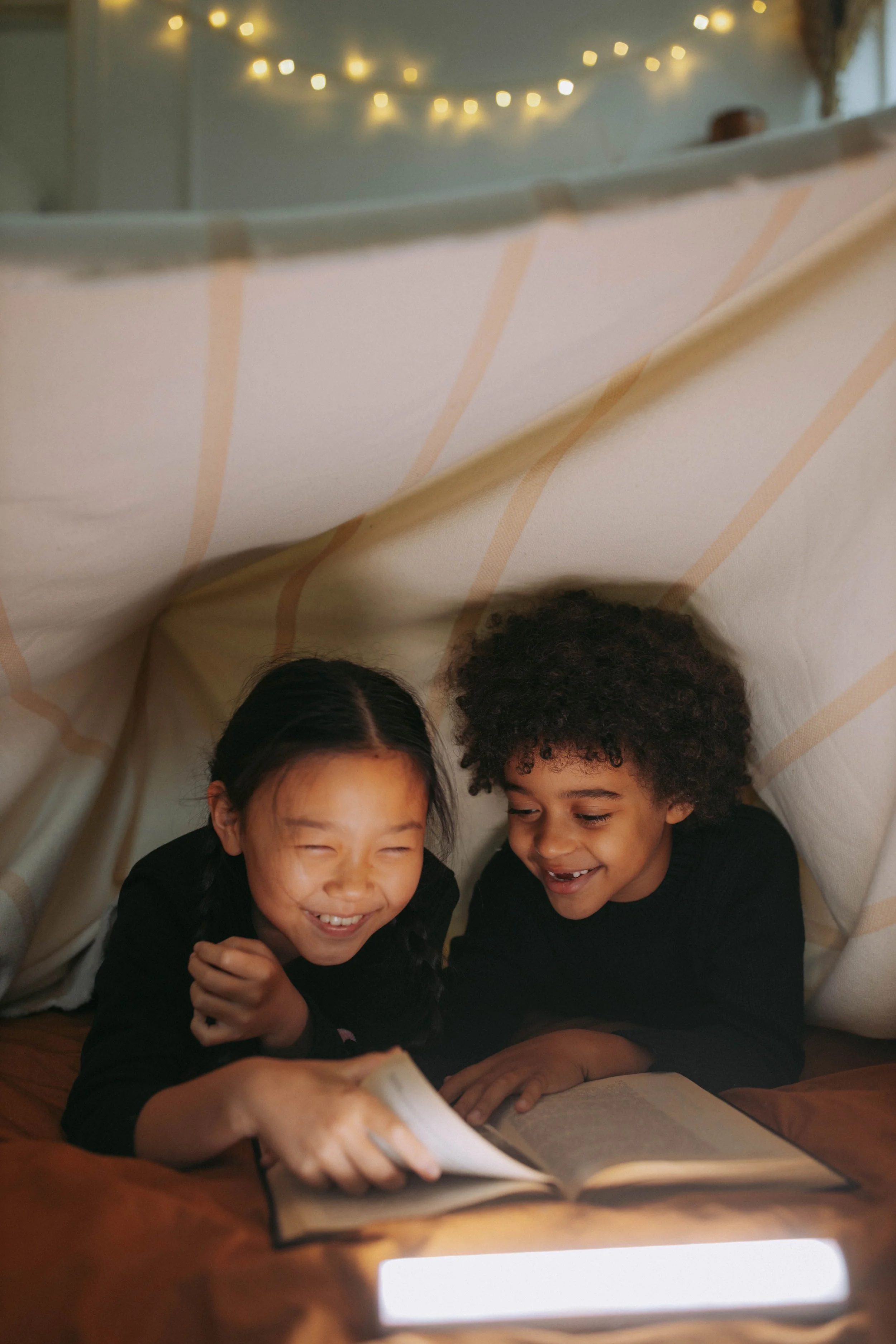 Children developing intrinsic reading confidence in a warm and welcoming environment.