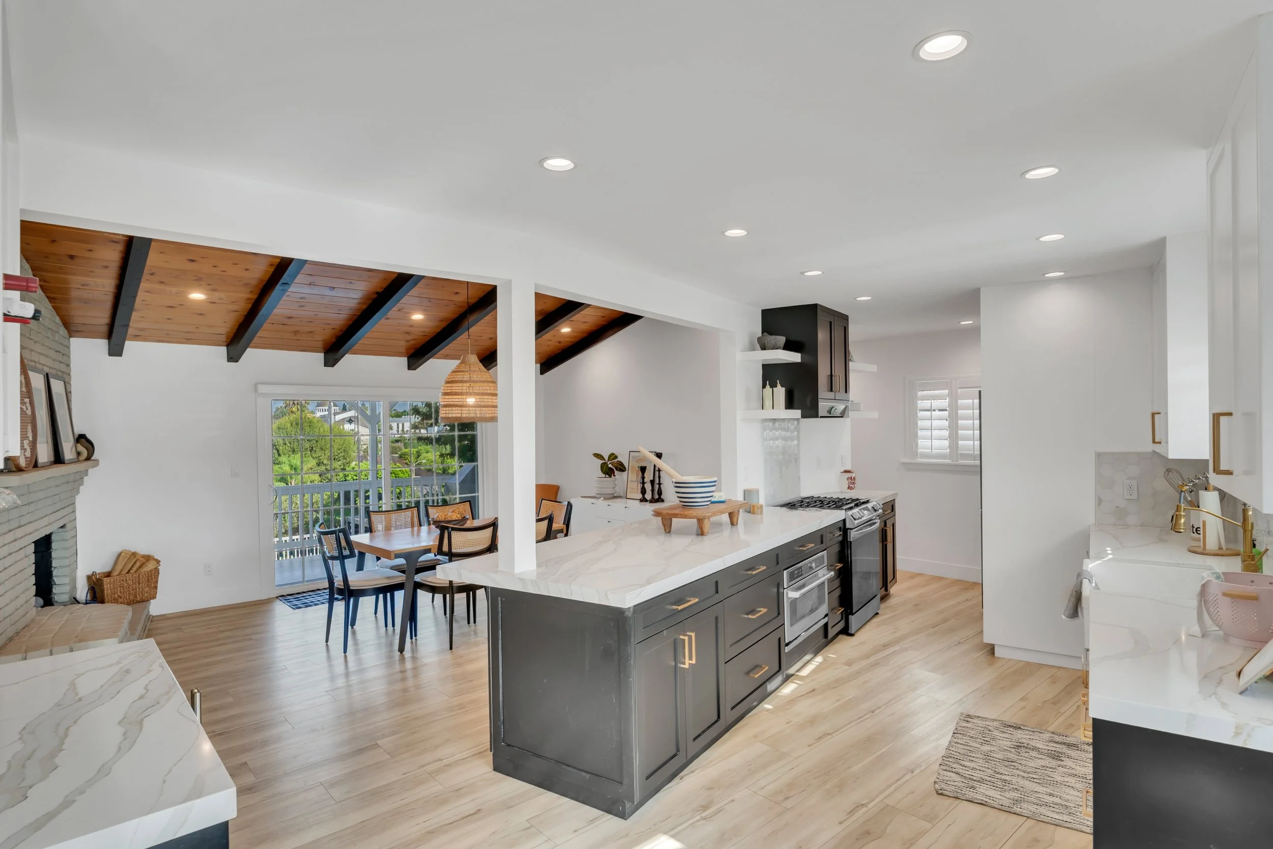 13-9449 Forbes Avenue-13.jpg