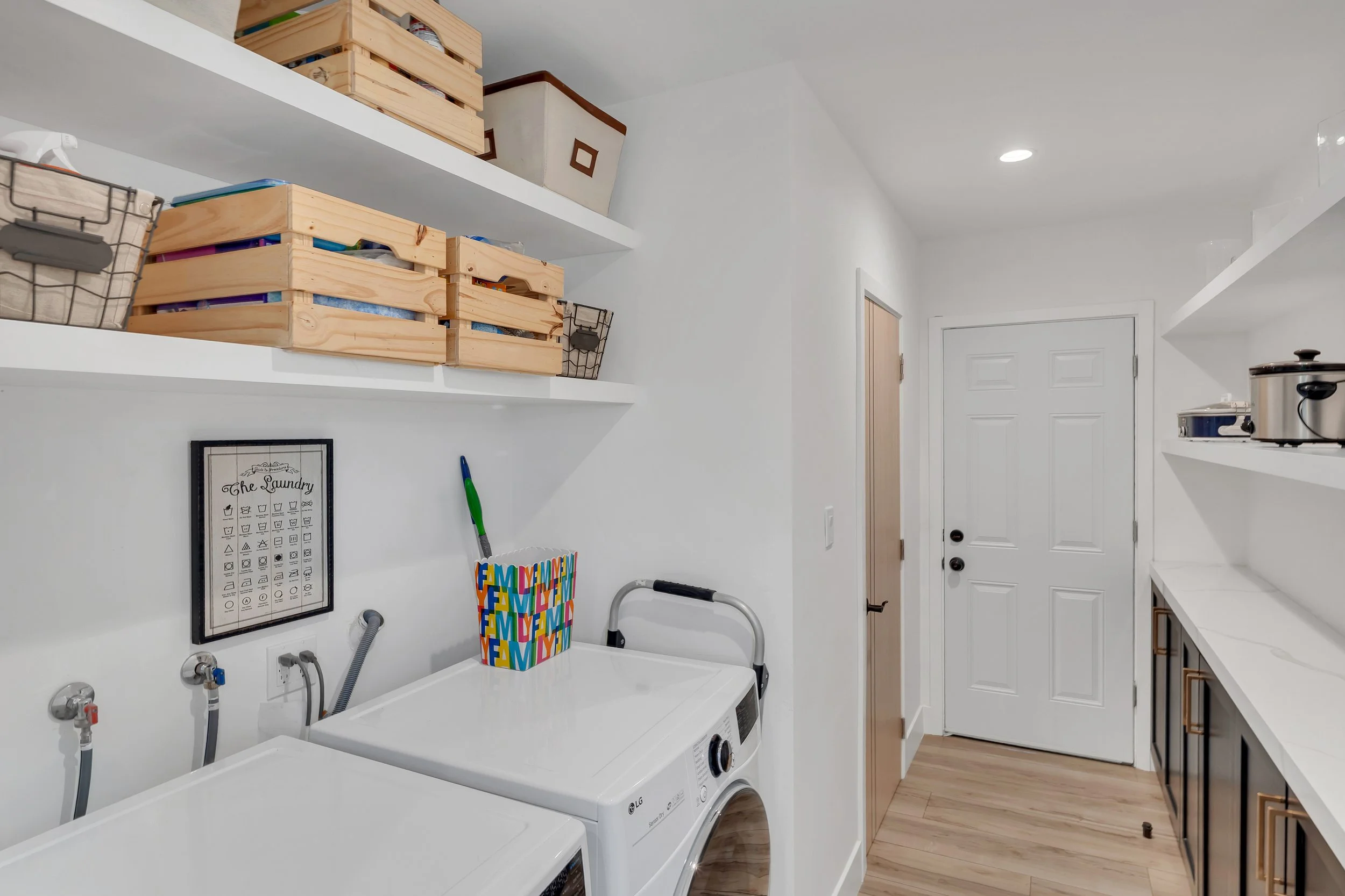 20-9449 Forbes Avenue-20.jpg