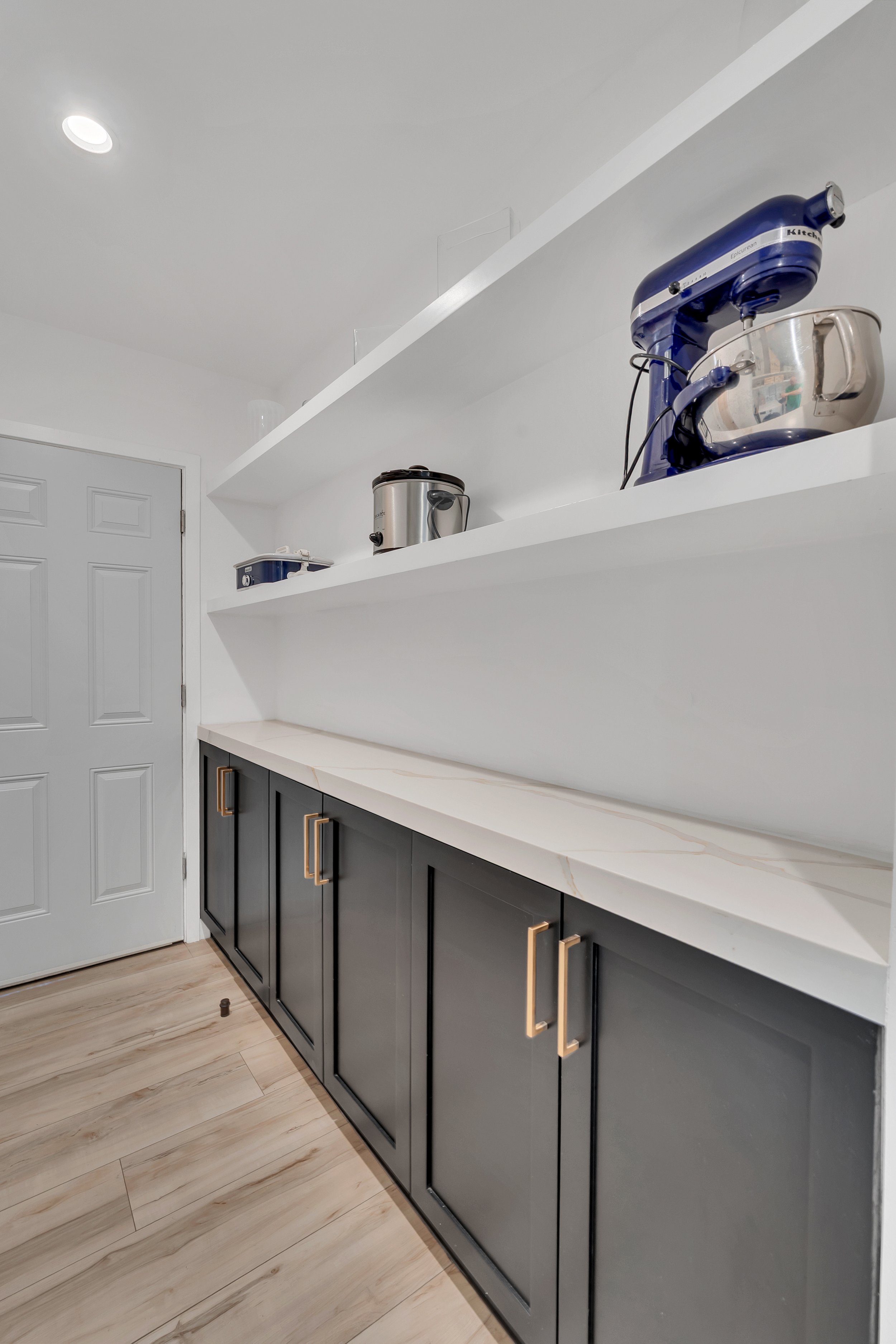 26-9449 Forbes Avenue-26.jpg