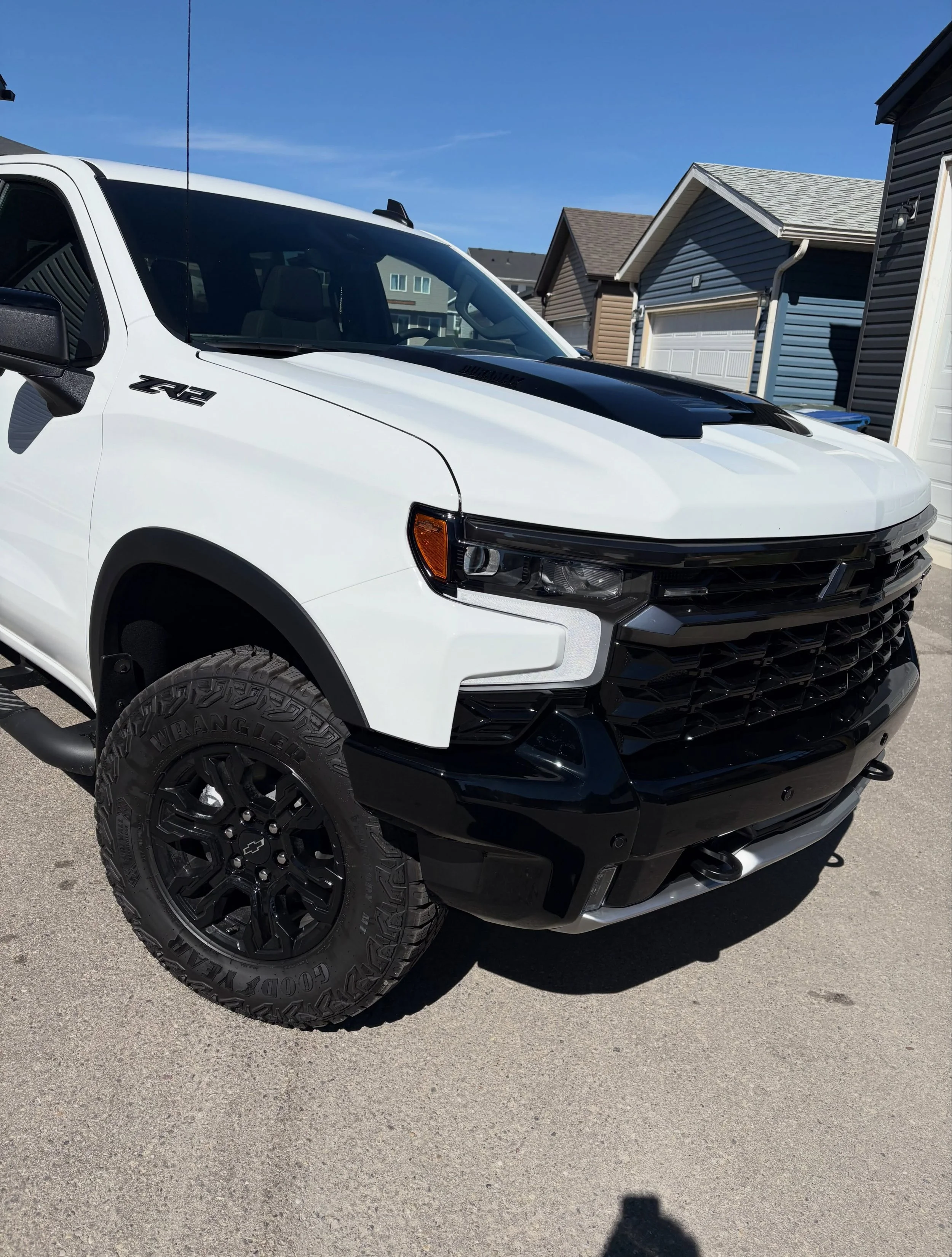 24&rdquo; inch front coverage on this beautiful #ZR2 and a quick emblem blackout to finish the look. 

#yyc #yycnow #ppf #vinyl