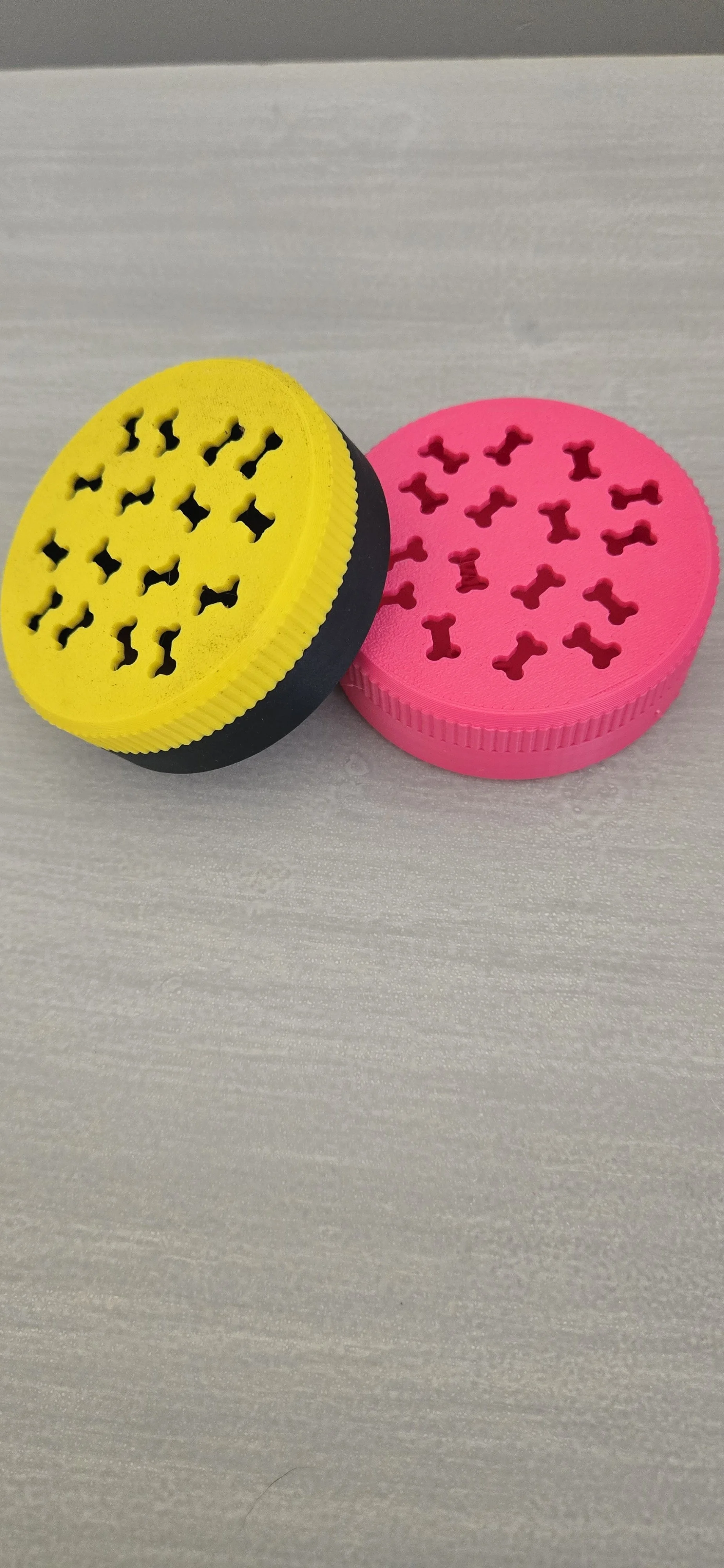 large food distraction round - 2.75 in diameter, magnetized!