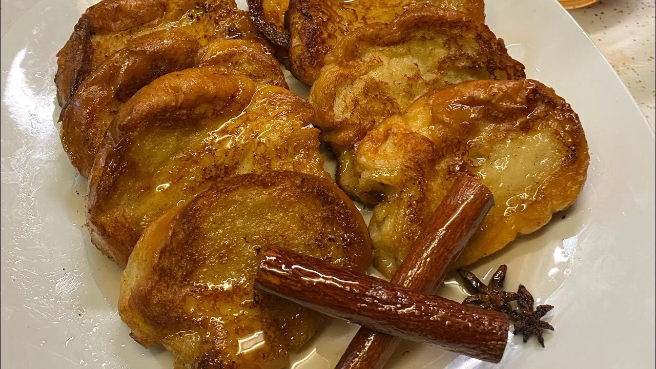 Plate of fried plantains garnished with cinnamon sticks and star anise.