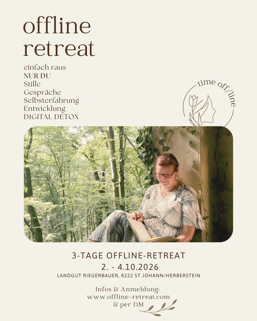 Flyer für ein 3-tägiges Offline-Retreat vom 2. bis 4. Oktober 2026 im Landgut Riegerbauer mit einem Bild einer Frau, die in einem Wald liest.