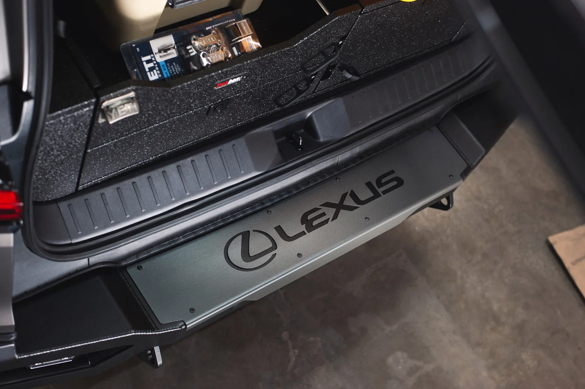 lx600build-015-LEXUSrear_2048x2048.webp