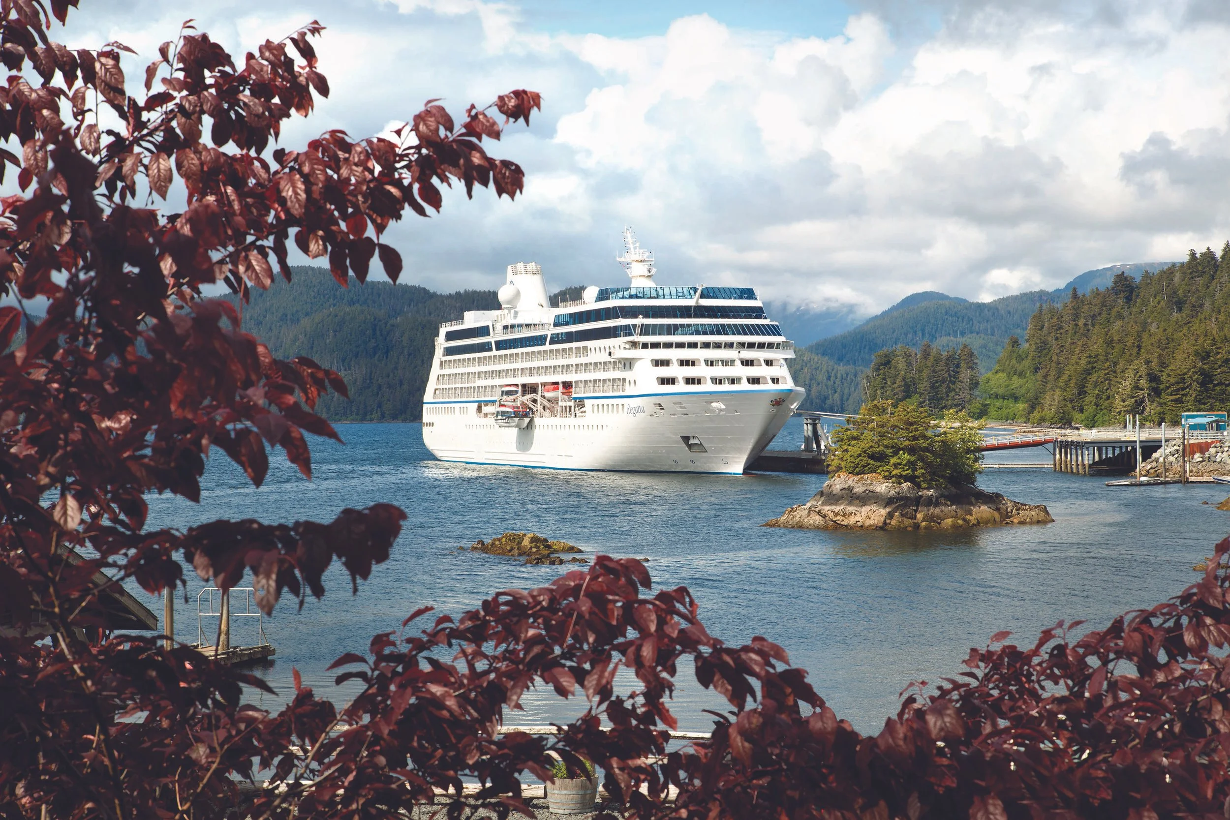 An Alaska cruise can be both dramatic and deeply comfortable when the ship, itinerary and cabin are chosen carefully. I help clients compare luxury and premium options, evaluate scenic cruising routes and ports, and plan the journey before and after 