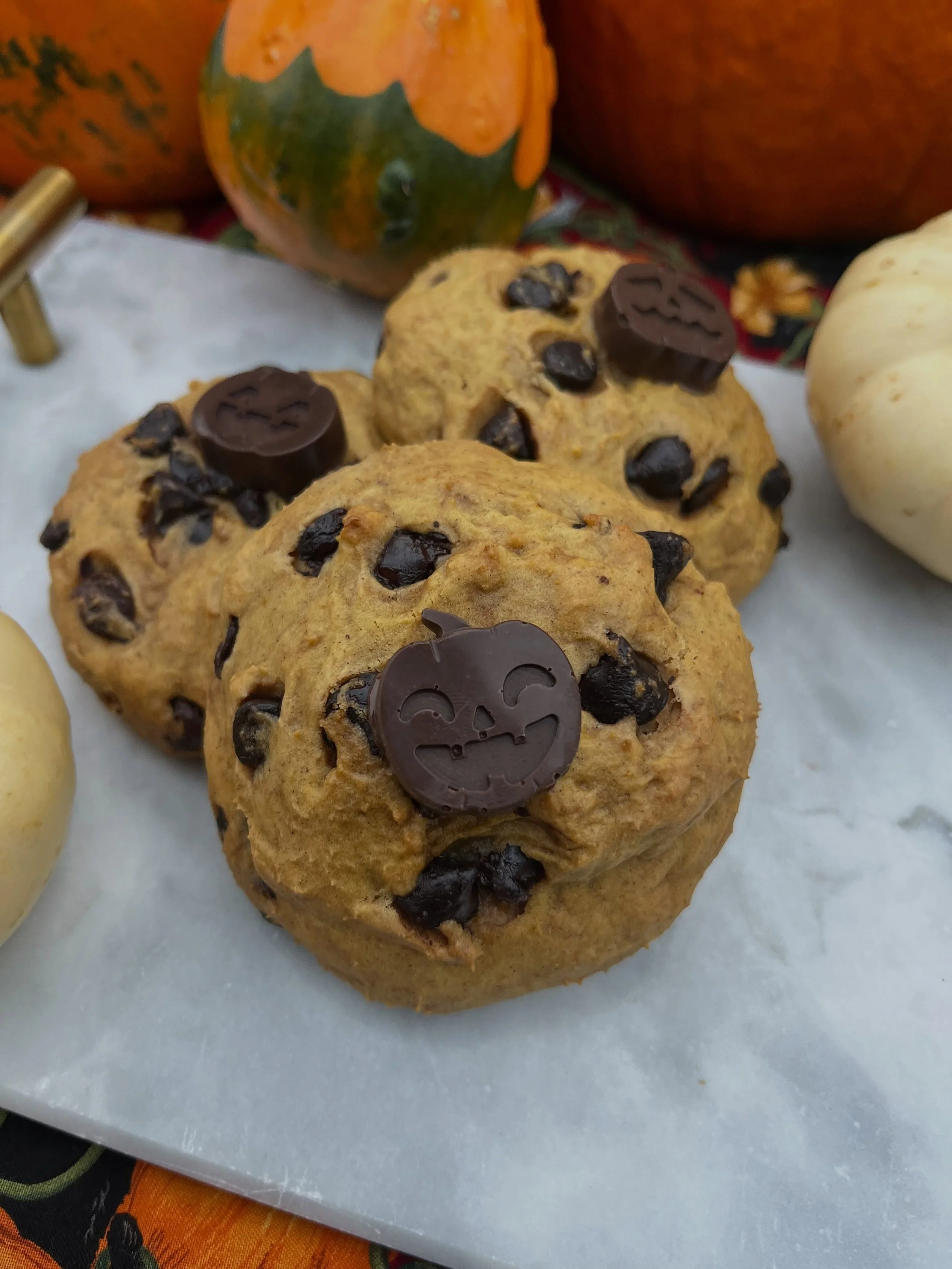 The real reason we moved to Michigan? The Fall season 🍁🍂🤭 Enter: Pumpkin Chocolate Chip 🎃🍪

Available through the month of October on our website! 🍪

#michiganbaker #michigancookies #smallbusinessbaker #pumpkinseason #lansing