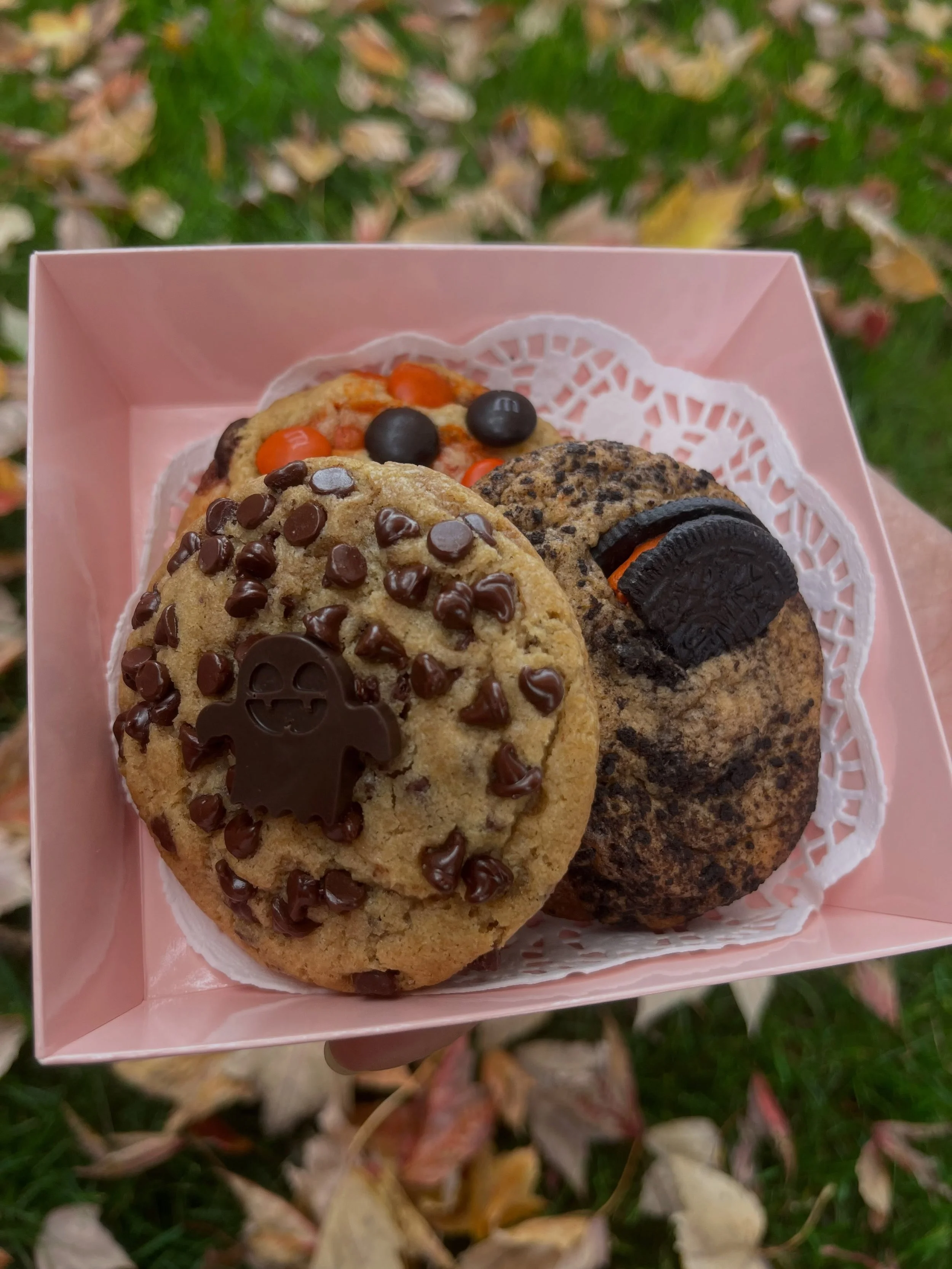 This Halloween, One Cute Cookie will be at @thefledge, and to celebrate, we&rsquo;re bringing 2 NEW SPOOKY COOKIE FLAVORS, along with our classic chocolate chip, and all of them will be available for pre-order! 🎃 

For this event we will have JUMBO 