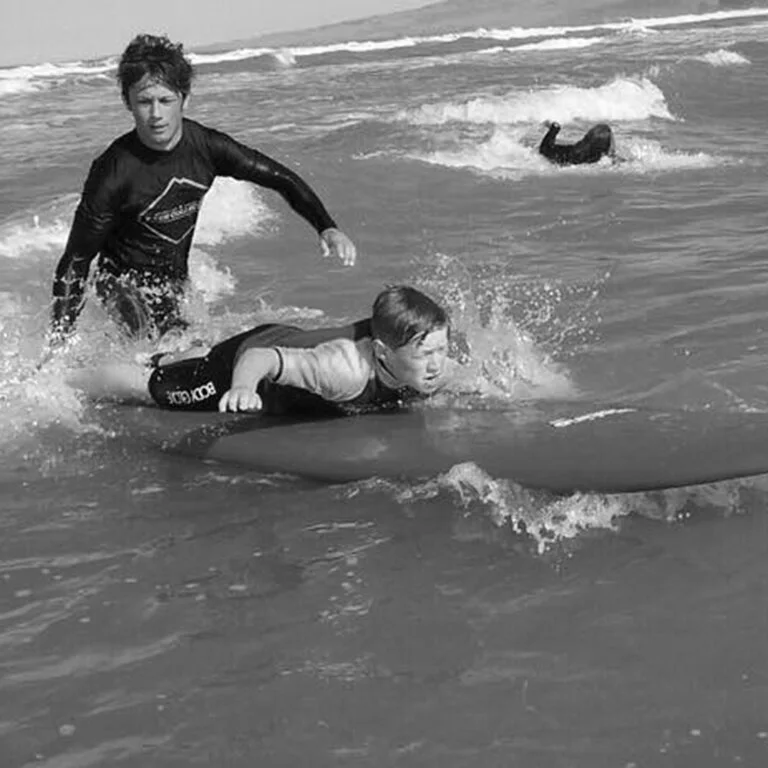 xten surf bw sml.jpg