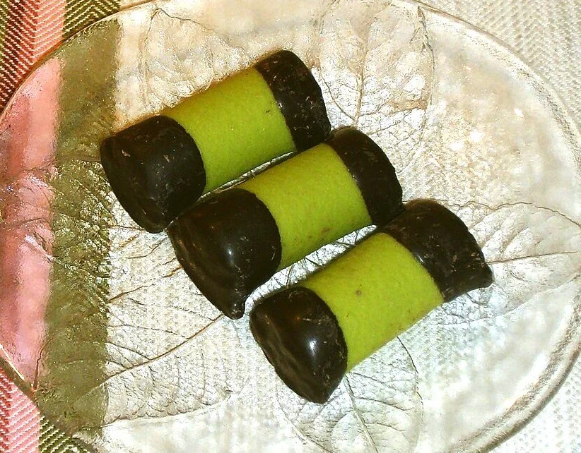 Swedish dammsugare marzipan rolls