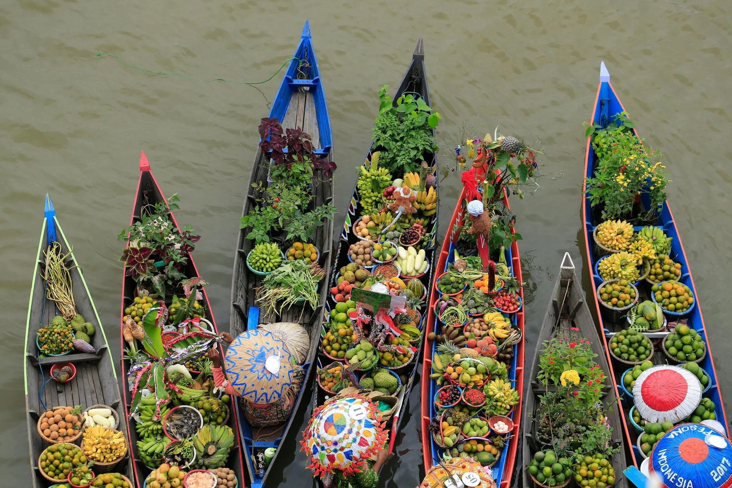 Aerial view of boats loaded with fresh produce at a floating market, Bangkok.