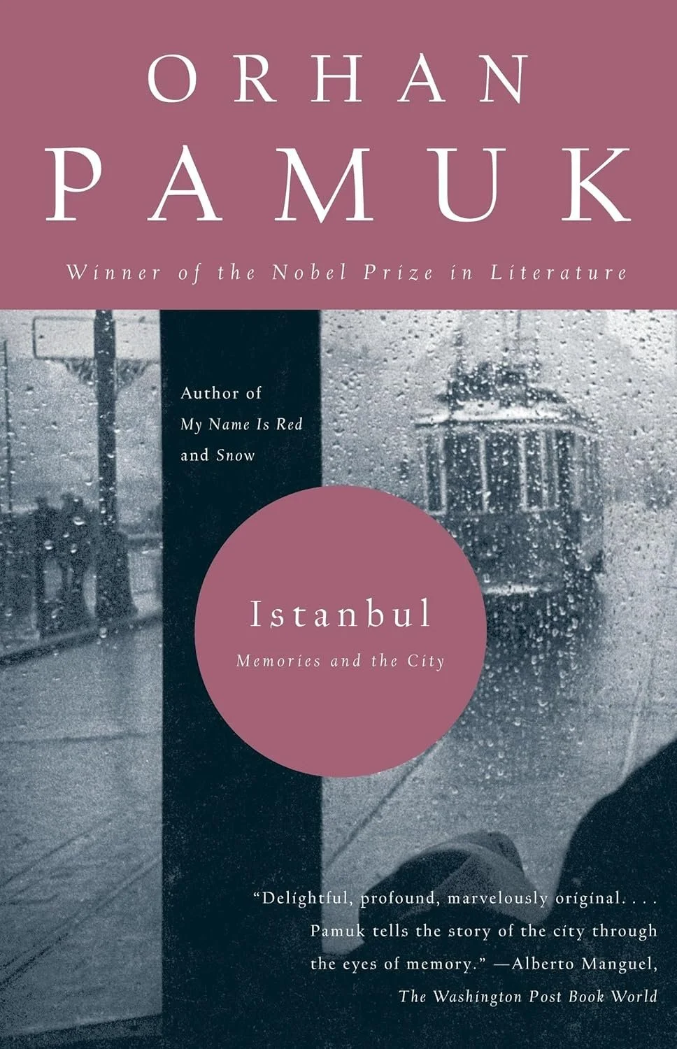 Book cover for 'Istanbul: Memories and the City' by Orhan Pamuk.
