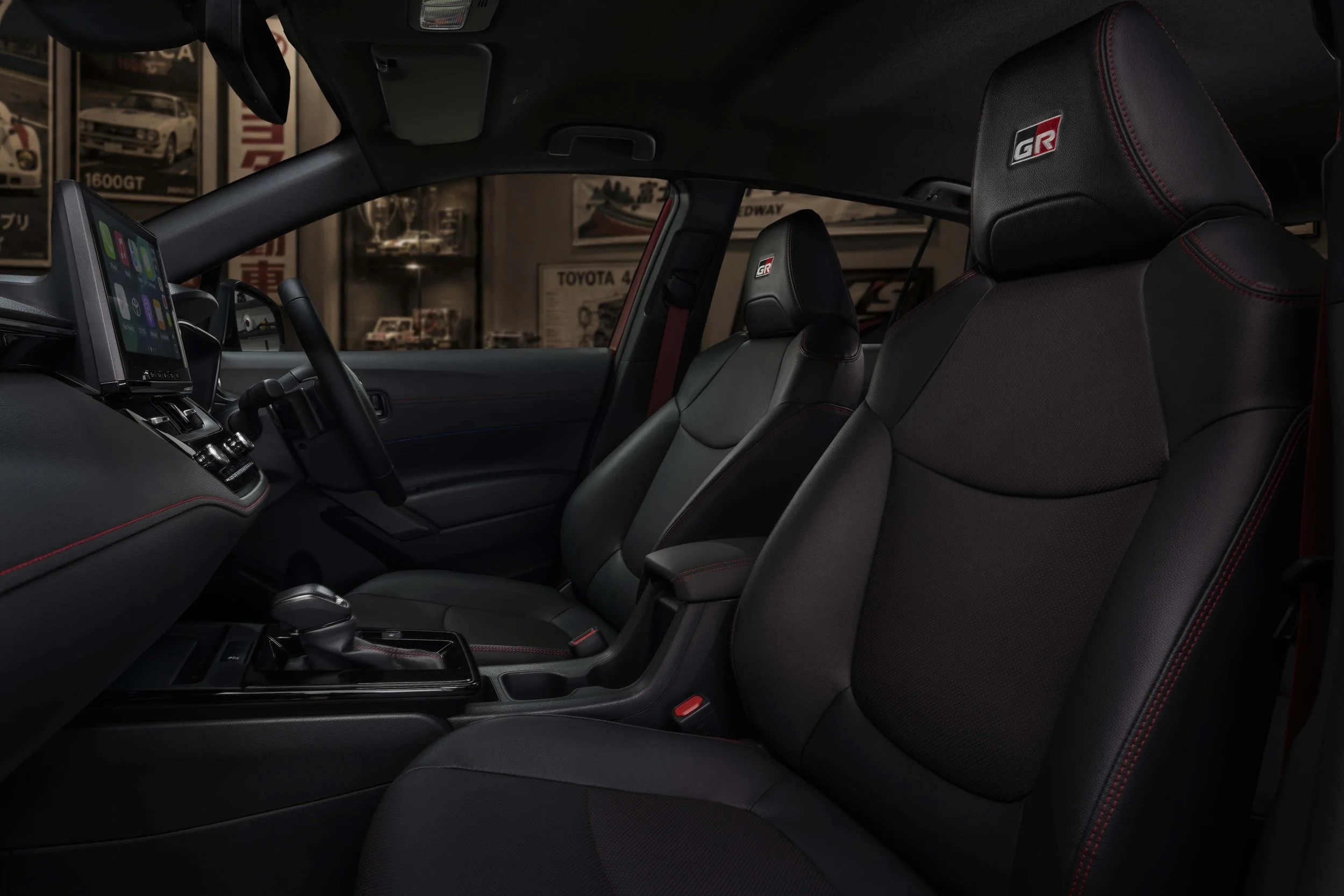 SEATS COROLLA CROSS.jpg